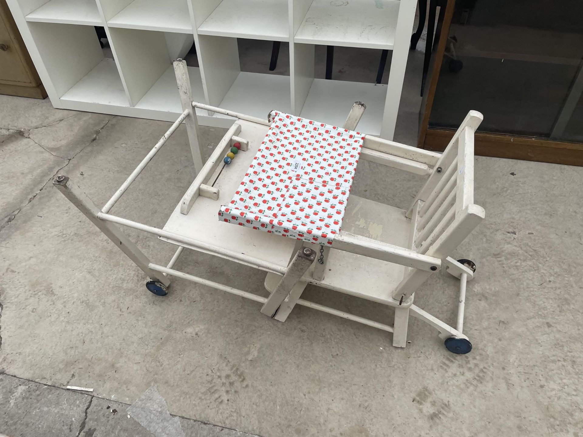 A WHITE PAINTED METAMORPHIC CHILDS HIGH CHAIR - Image 3 of 4