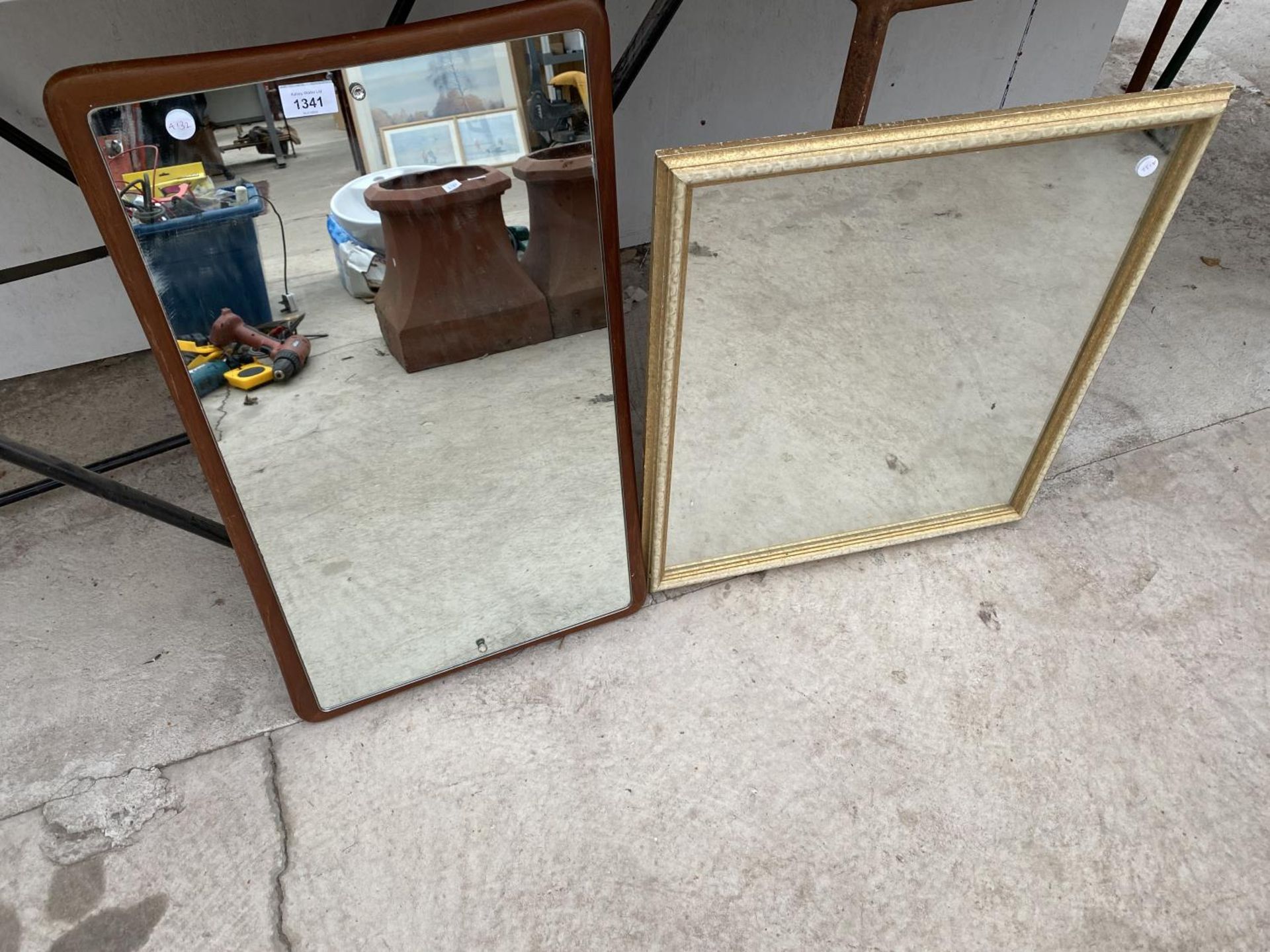 A GILT FRAMED WALL MIRROR AND A FURTHER WOODEN MOUNTED MIRROR - Image 2 of 3