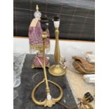 TWO BRASS TABLE LAMPS AND A FURTHER DECORATIVE GLASS TABLE LAMP