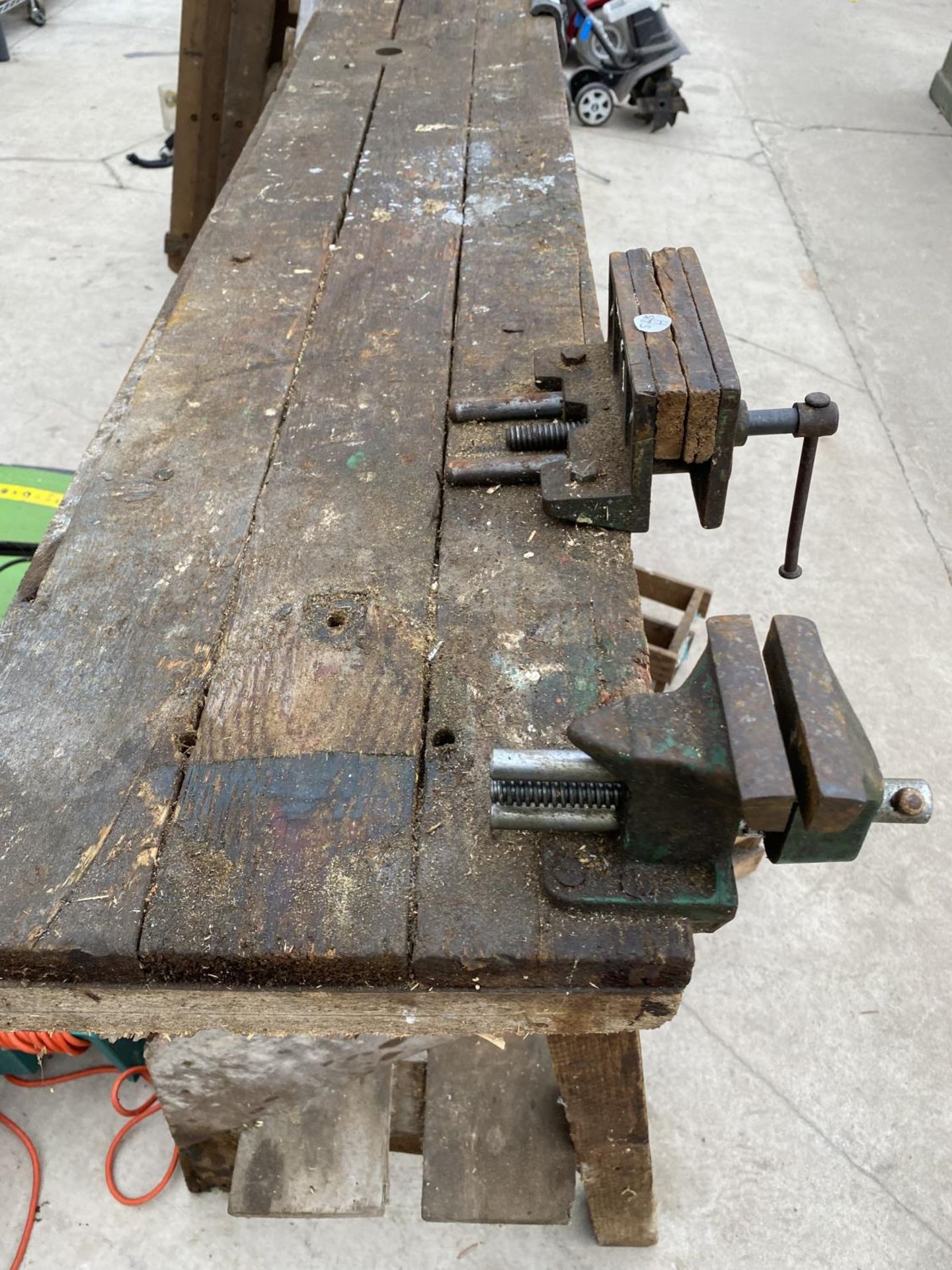 A SMALL VINTAGE WORK BENCH WITH TWO BENCH VICES - Image 6 of 8