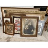 AN ASSORTMENT OF FRAMED PRINTS AND PICTURES