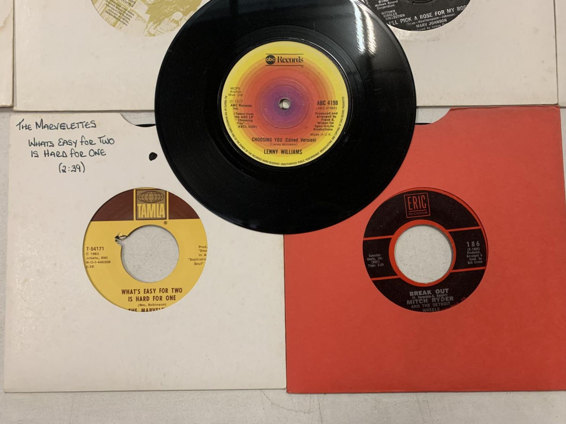 A COLLECTION OF 7 INCH MOSTLY FUNK / SOUL VINYL RECORDS TO INCLUDE: THE CHI-LITES, THE - Image 6 of 6