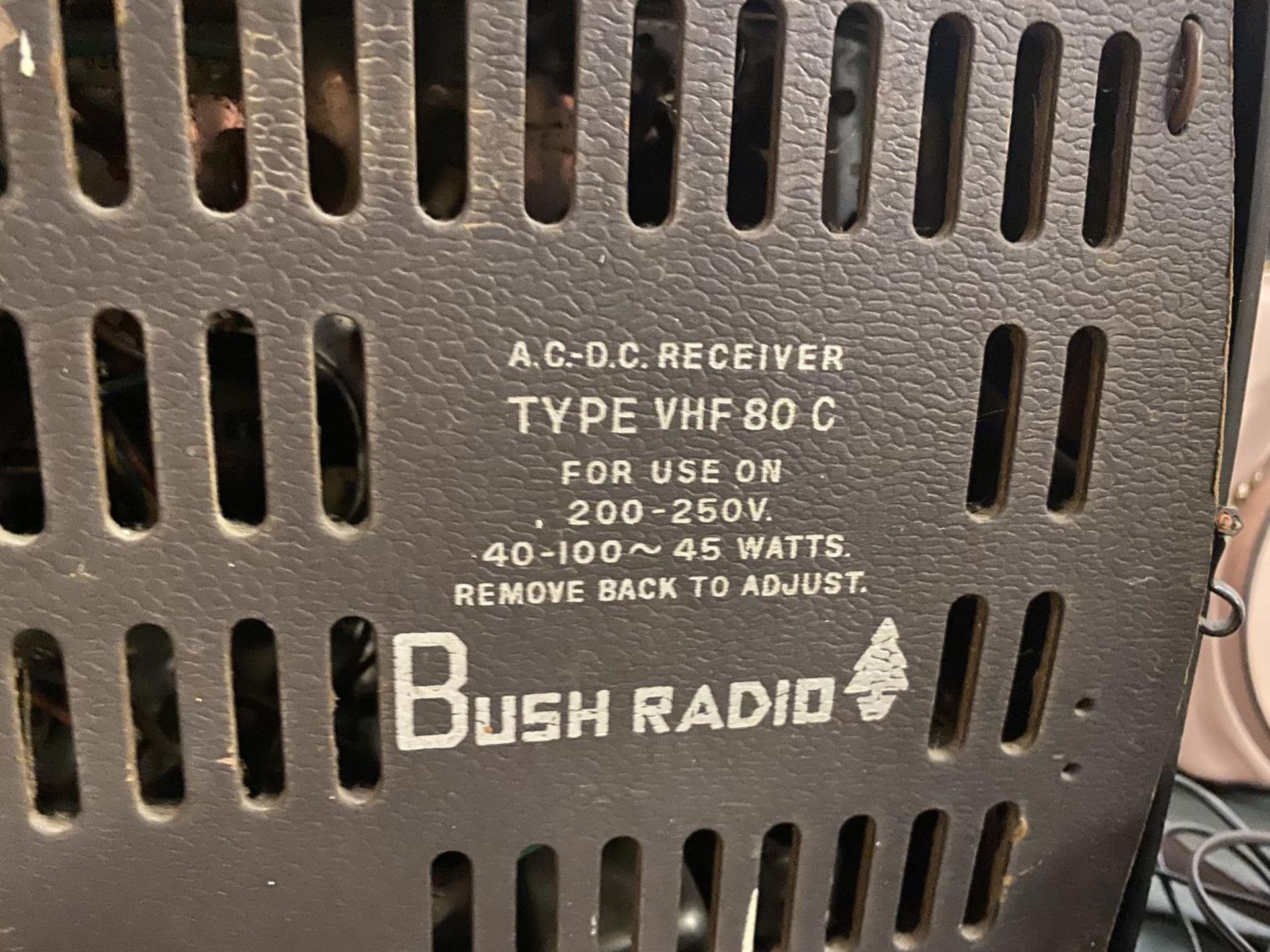 A VINTAGE BUSH RADIO - Image 4 of 4