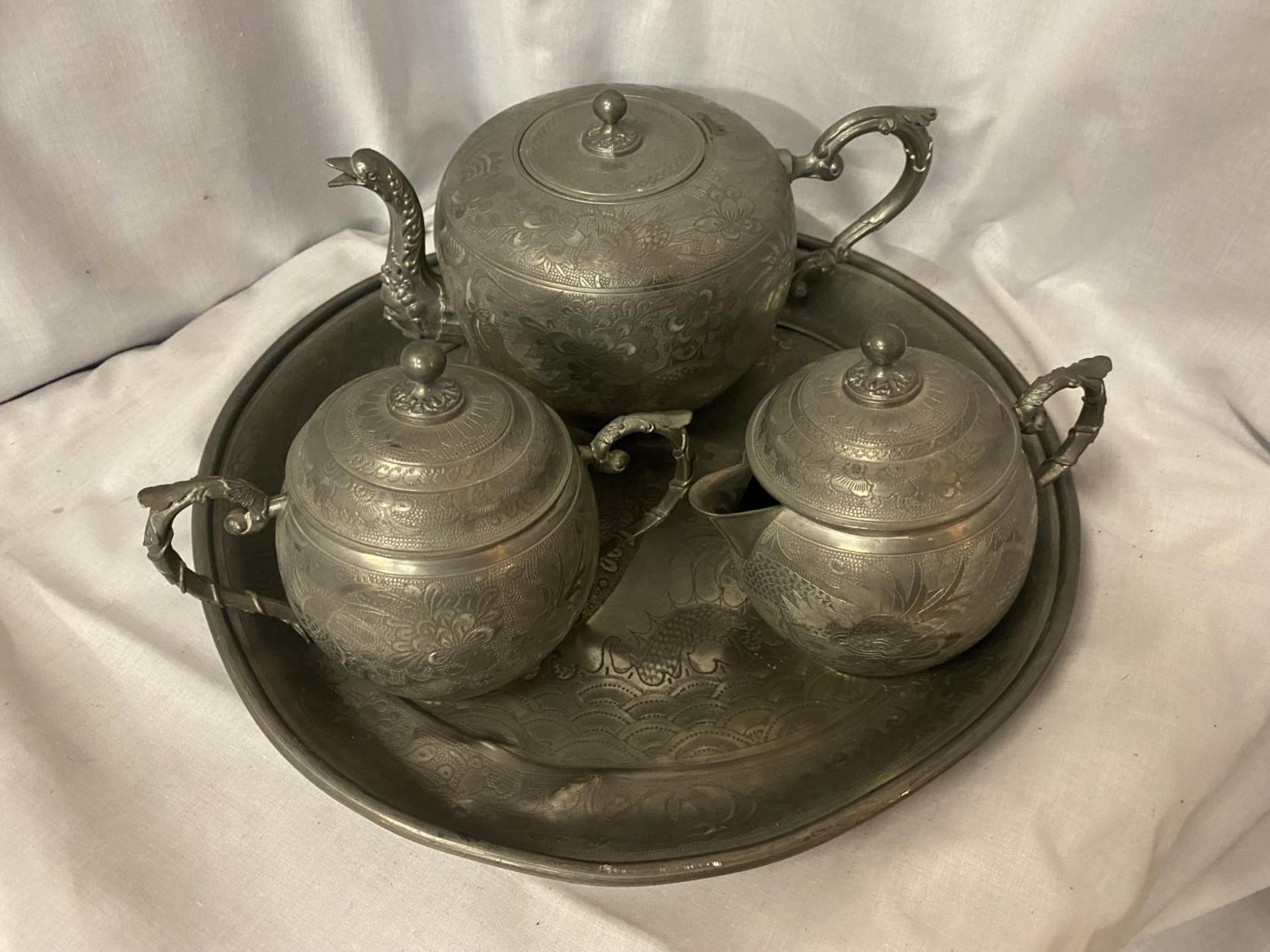 A FOUR PIECE ANTIQUE CHINESE HUIKEE SWATOW TEASET. PRODUCED FROM THE MID 1800'S TO THE TURN OF THE