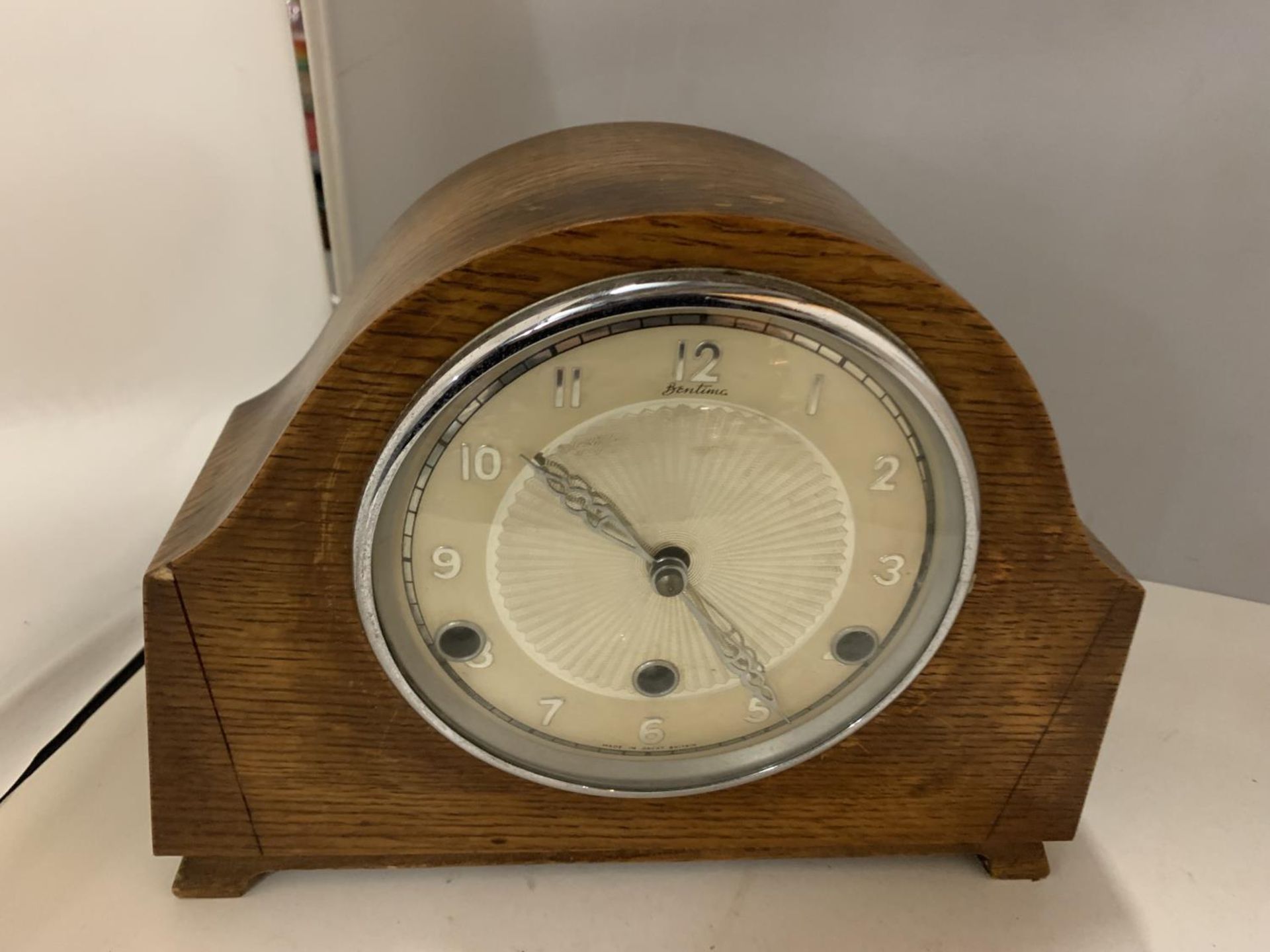 AN ENFIELD MANTEL CLOCK TOGETHER WITH AN OAK CASED BENTIMA MANTEL CLOCK - Image 5 of 7