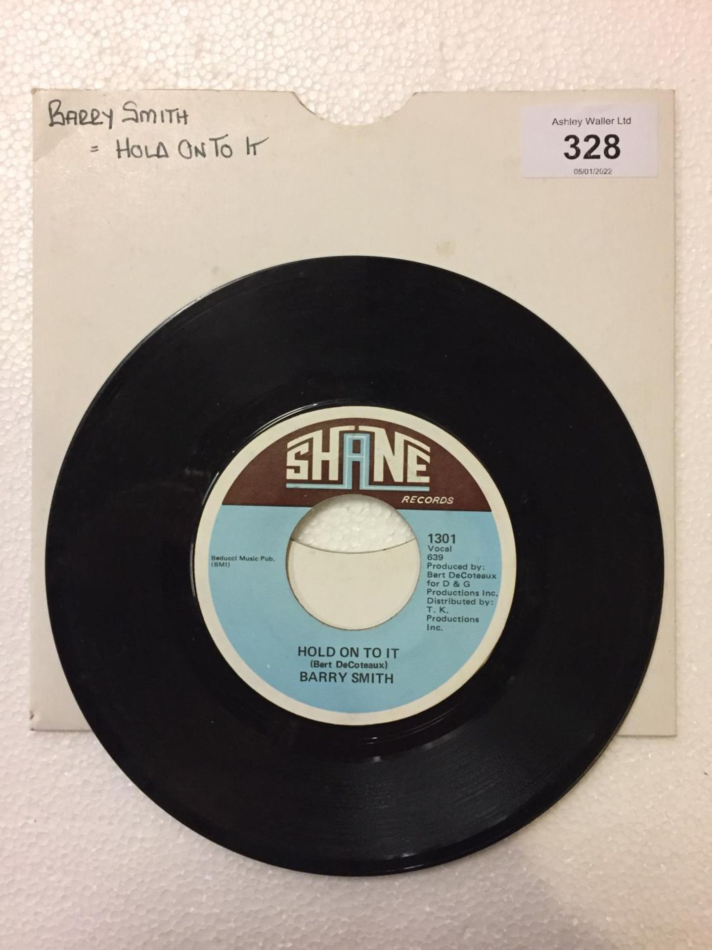 A US RELEASE 7 INCH VINYL FUNK / SOUL RECORD 'HOLD ON TO IT' AND B-SIDE 'DON'T GO AWAY GIRL' BY