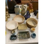 A MIXED COLLECTION OF POTTERY ITEMS INCLUDING VASES, BOWLS AND TRINKET DISHES ETC.