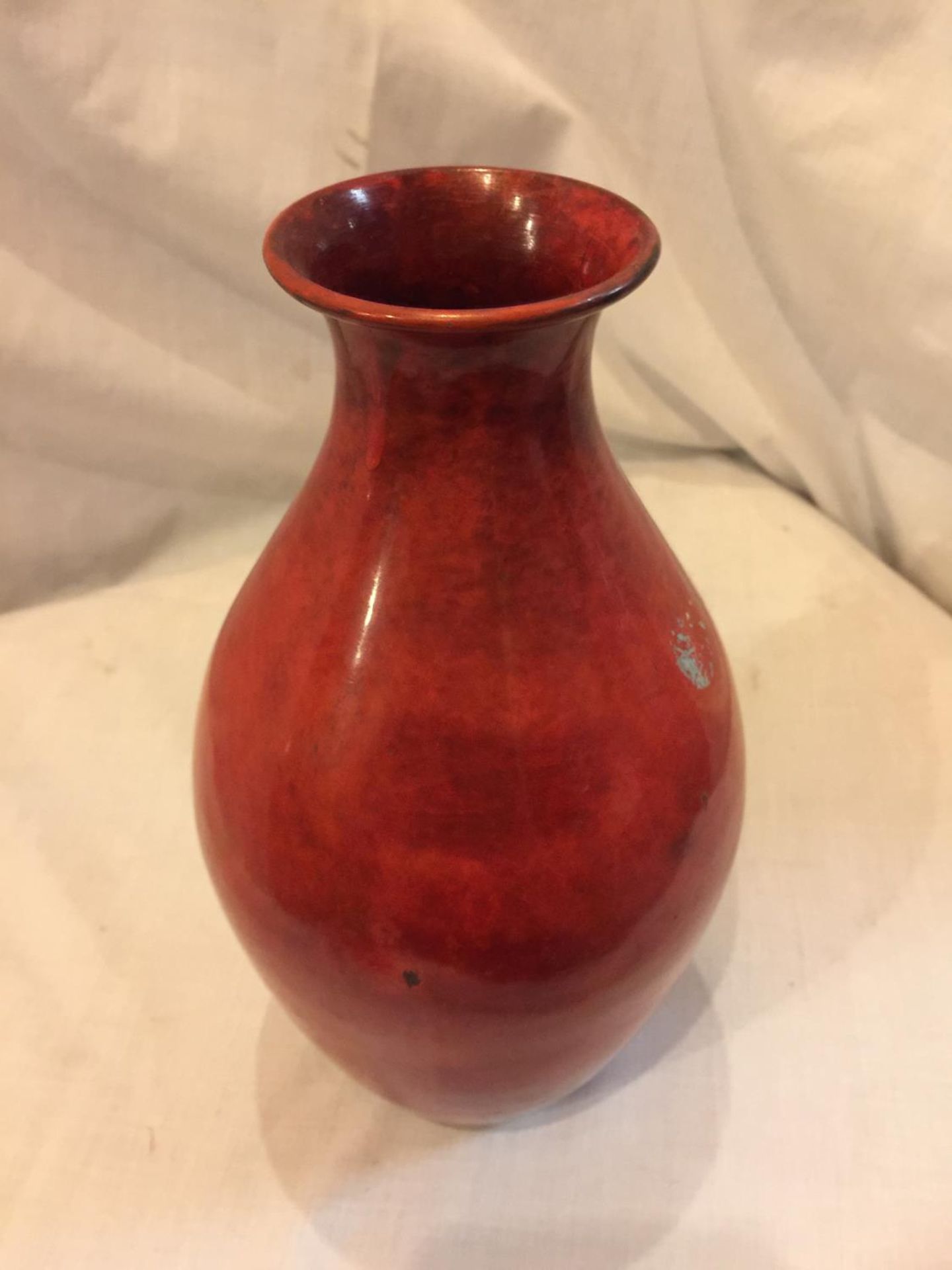 A RED FLAMBE METAL VASE HEIGHT 24CM - Image 2 of 3