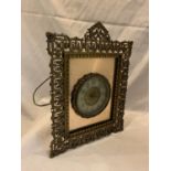 A VINTAGE DECORATIVE ELECTRIC MANTLE CLOCK WITH GILT FRAME AND FACE