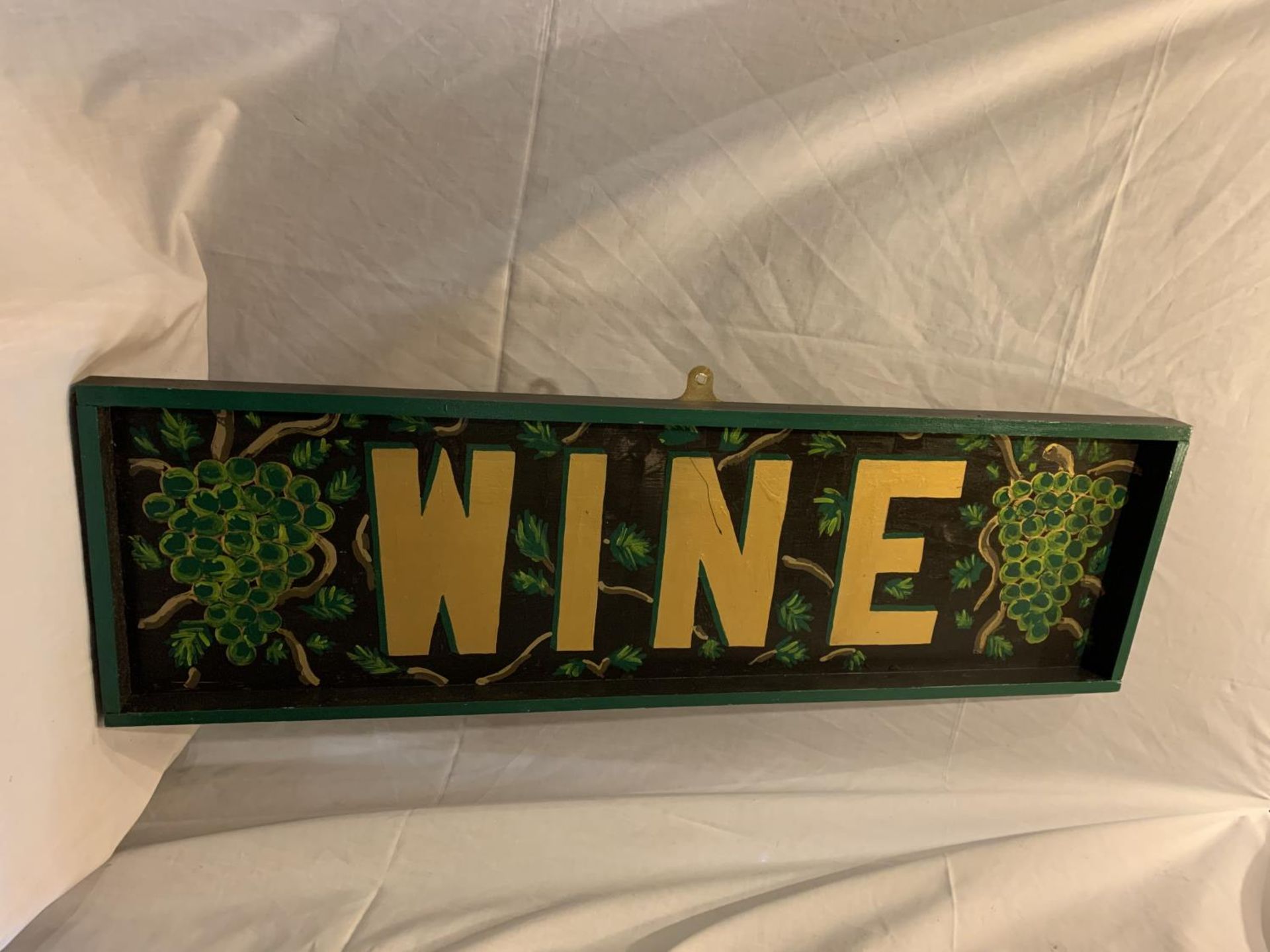 A WOODEN HAND PAINTED WINE SIGN 102CM X 30CM - Image 3 of 3