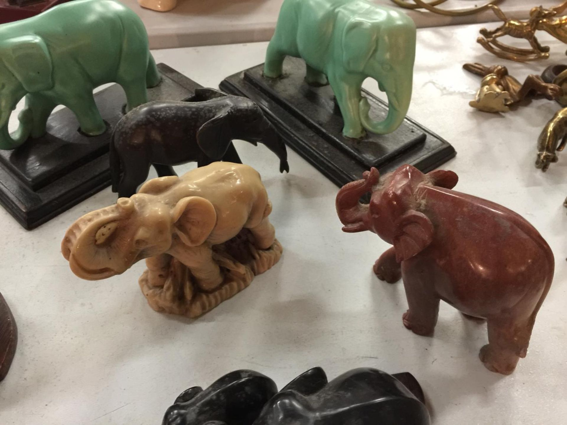 A QUANTITY OF ELEPHANTS TO INCLUDE TREEN EXAMPLES, A LEONARDO COLLECTION 'AFRICAN ELEPHANTS', ETC - Image 4 of 6