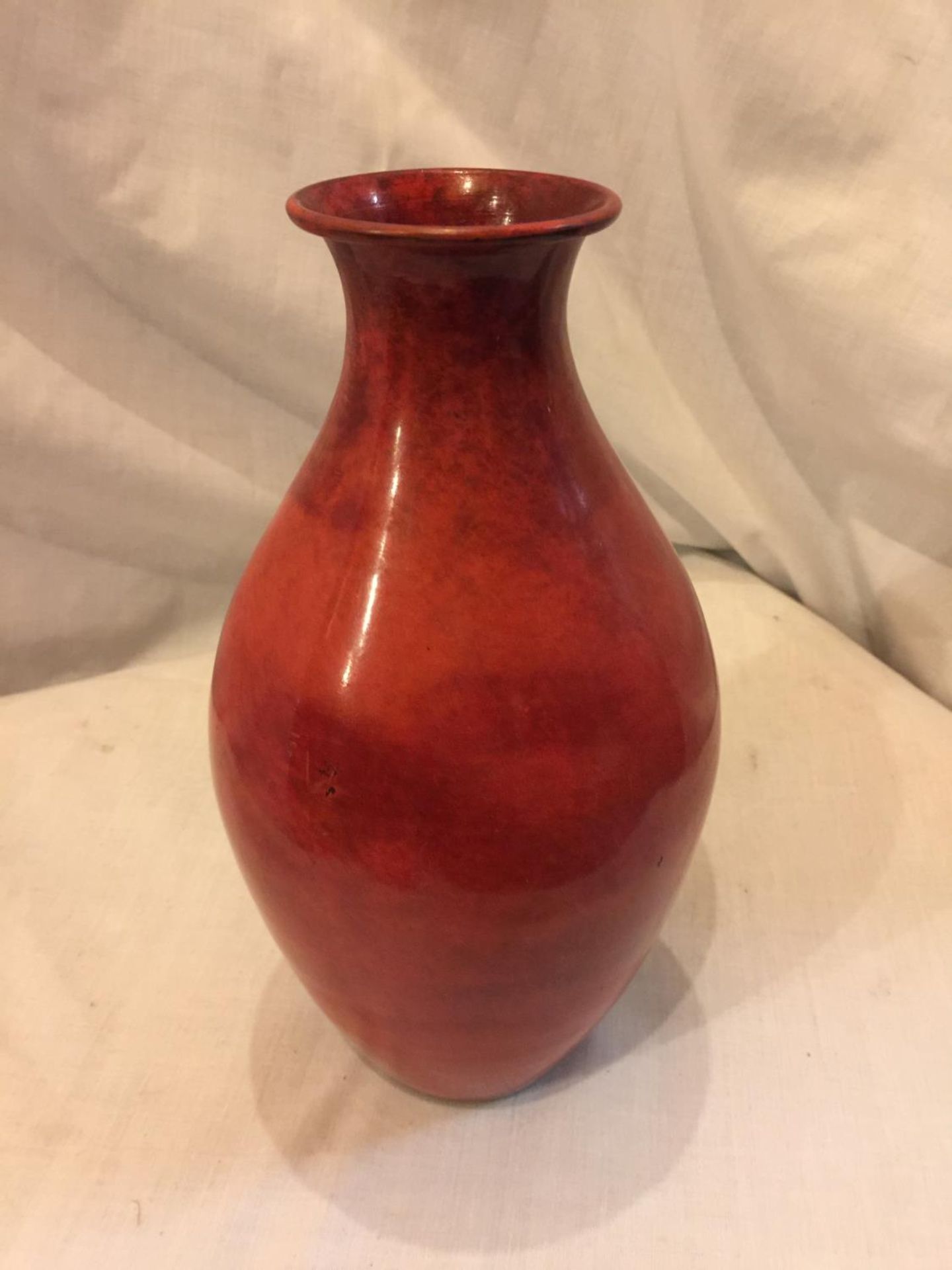A RED FLAMBE METAL VASE HEIGHT 24CM