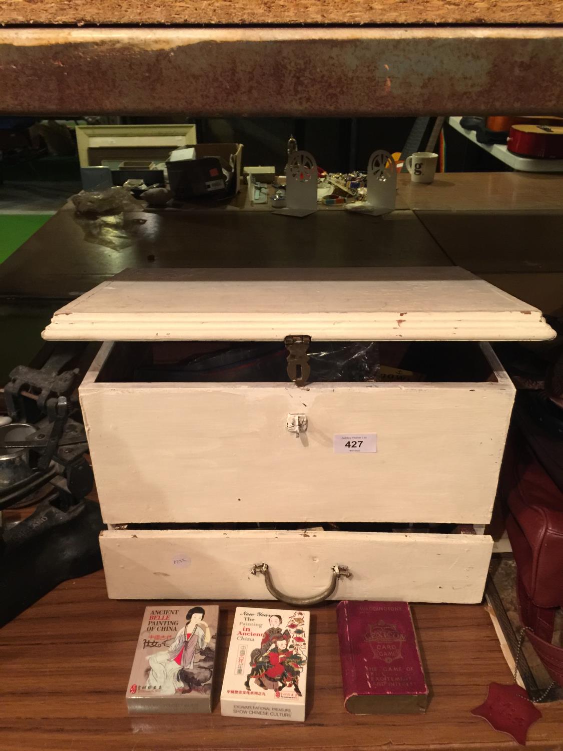 A PAINTED WOODEN BOX WITH DRAWER AND CONTENTS TO INCLUDE, ORIENTAL THEMED PLAYING CARDS, SCRABBLE