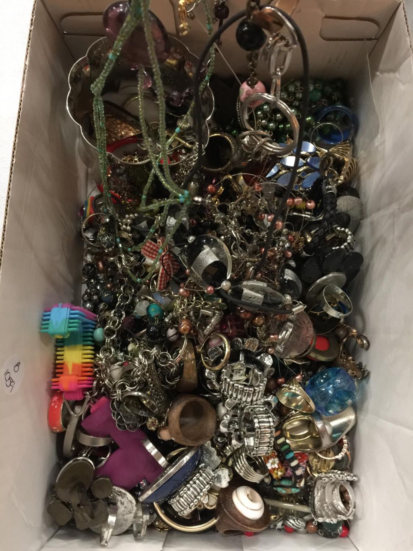 A BOX OF COSTUME JEWELLERY TO INCLUDE, BEADS, BANGLES, RINGS, ETC - Image 2 of 2