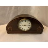 AN INLAID MAHOGANY SWISS MADE MANTLE CLOCK WITH KEY