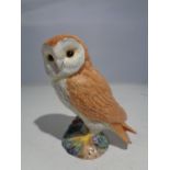 A BESWICK FIGURE OF A BARN OWL 11.5CM TALL