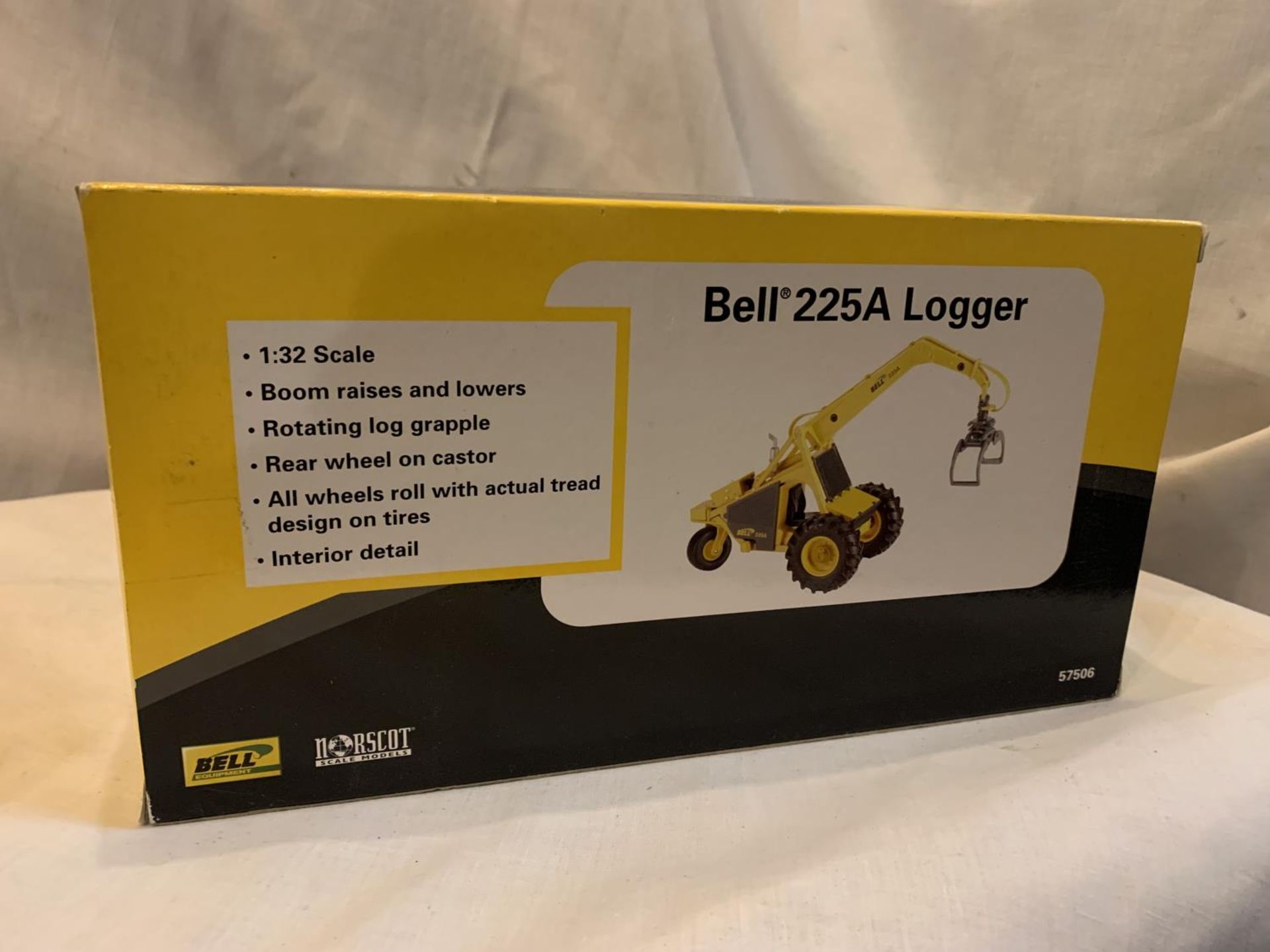 A BOXED NORSCOT BELL 225A LOGGER 1:32 SCALE MODEL - Image 3 of 3