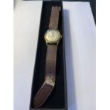 A VINTAGE SULLY SPECIAL 15 JEWEL AUTOMATIC WRIST WATCH WITH BROWN LEATHER STRAP IN A PRESENTATION