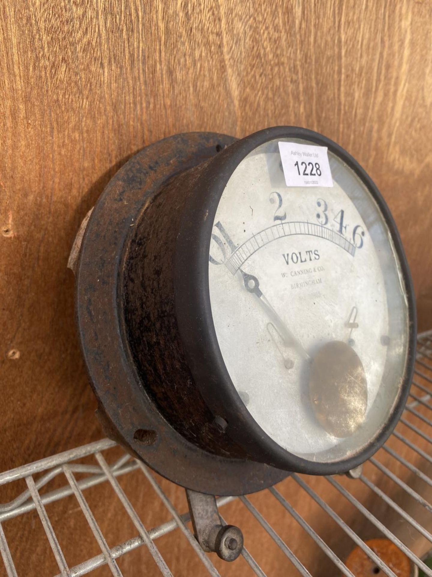 A VINTAGE VOLT METER STSAMPED W.CANNING & CO BIRMINGHAM - Image 3 of 4