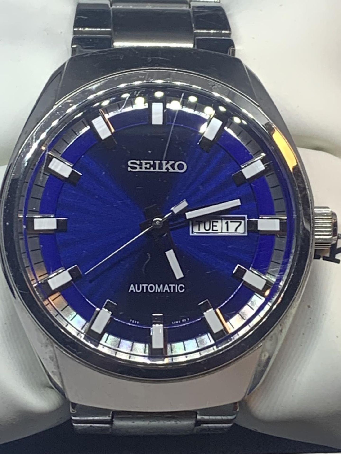 A BOXED SEIKO AUTOMATIC WRISTWATCH SEEN WORKING BUT NO WARRANTY - Image 2 of 3