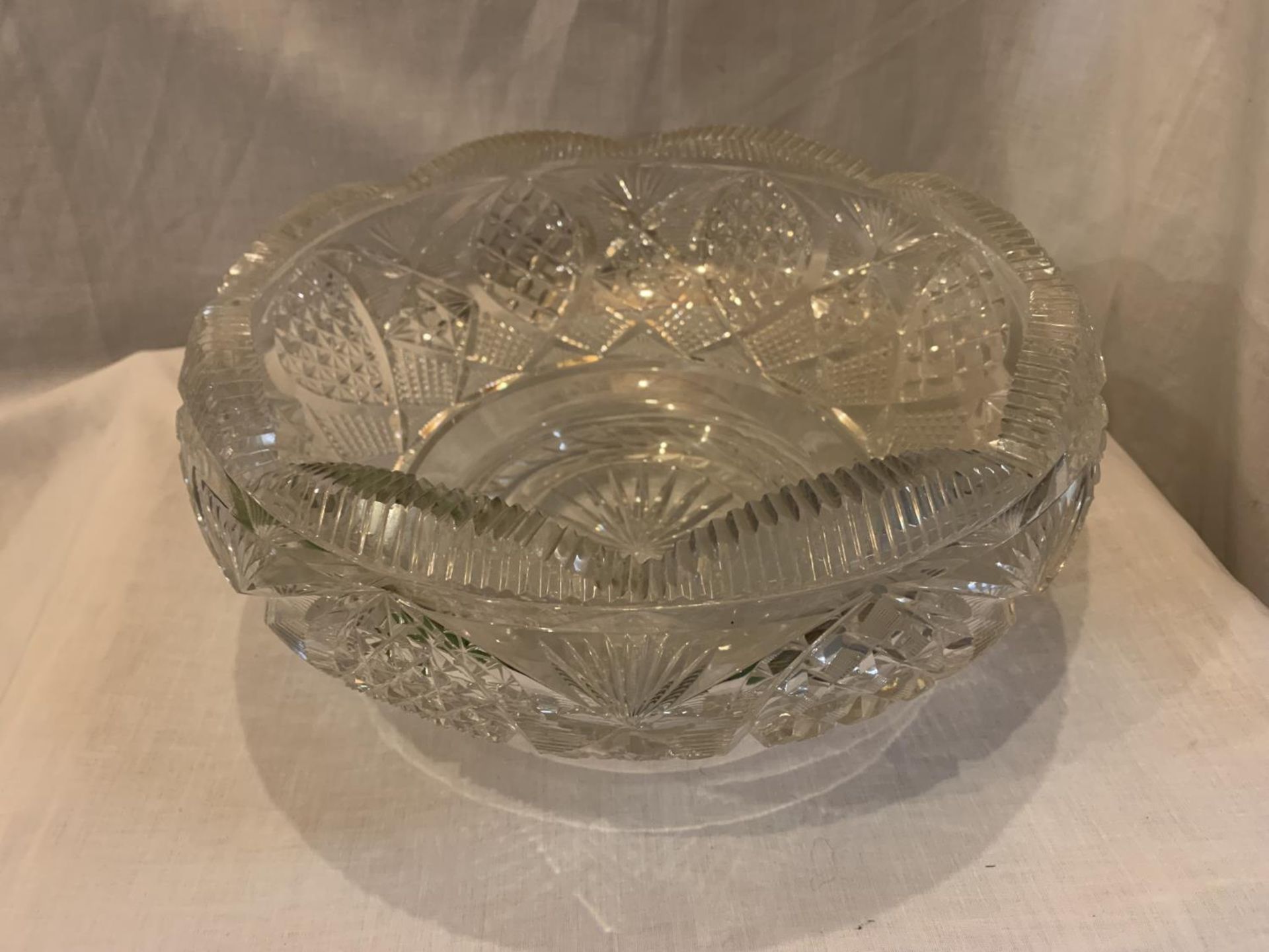 A LARGE HEAVY CUT GLASS BOWL DIAMETER: 29CM