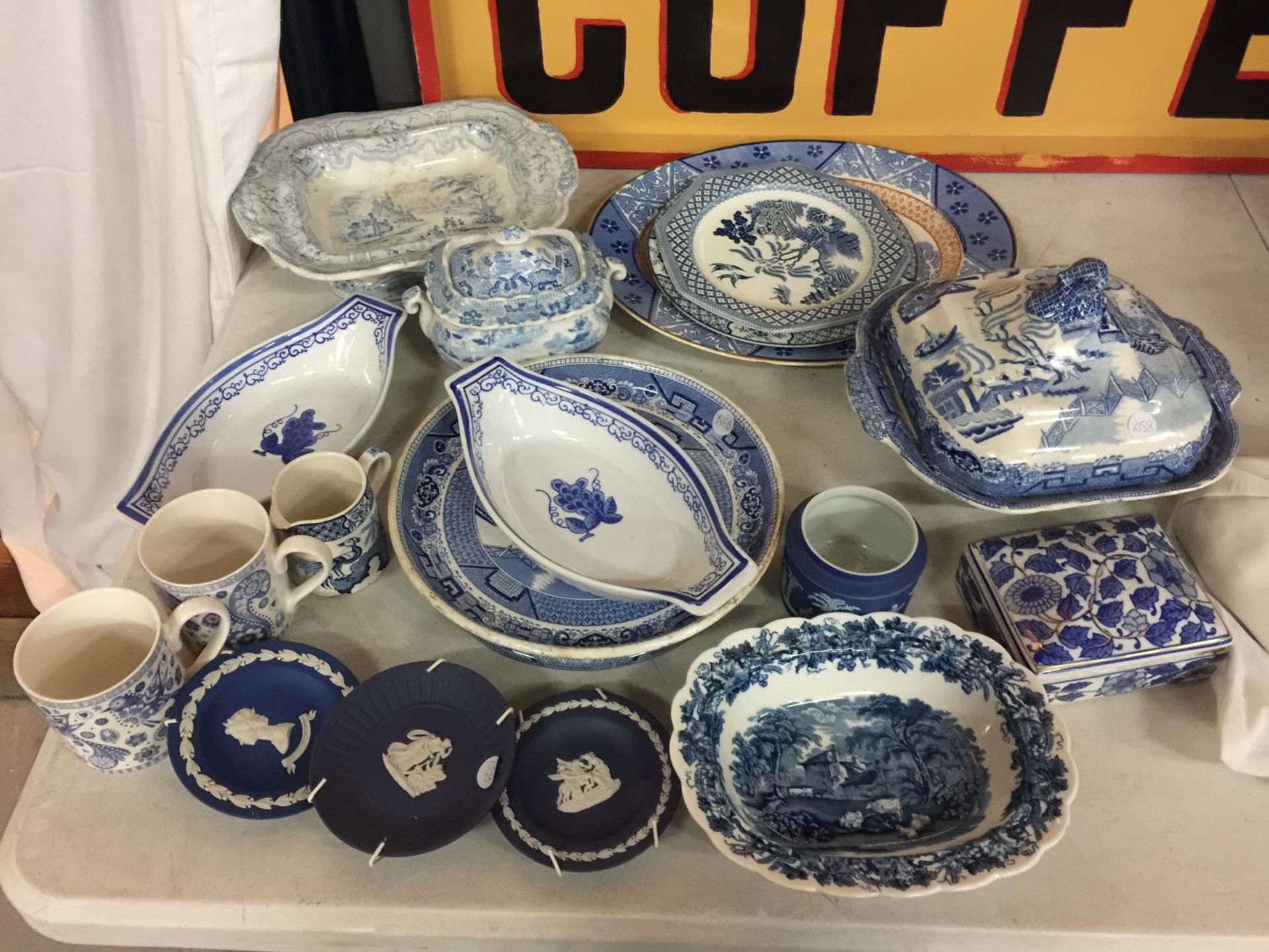A QUANTITY OF BLUE AND WHITE POTTERY TO INCLUDE BOOTHS, WOOD & SONS 'YUAN', STAFFORDSHIRE POTTERY,