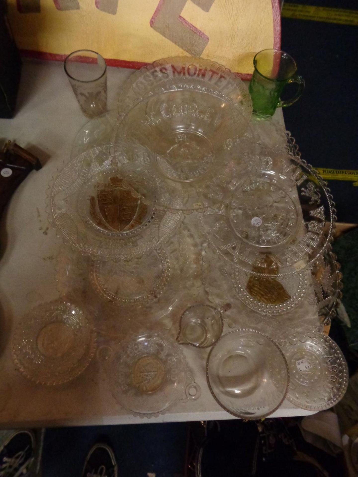 A LARGE COLLECTION OF COMMEMORATIVE GLASSWARE