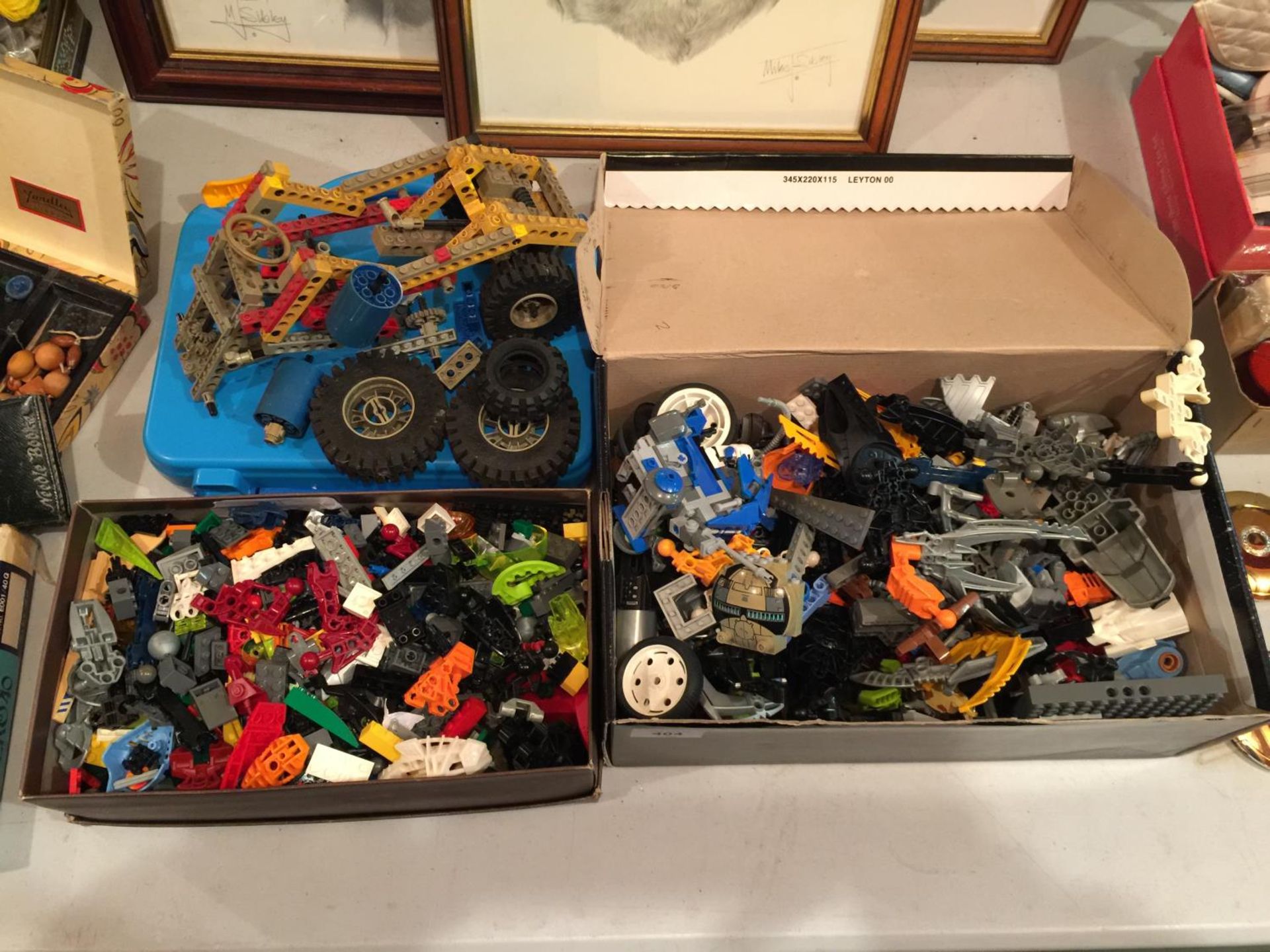 A QUANTITY OF MAINLY LEGO BIONICLE PIECES