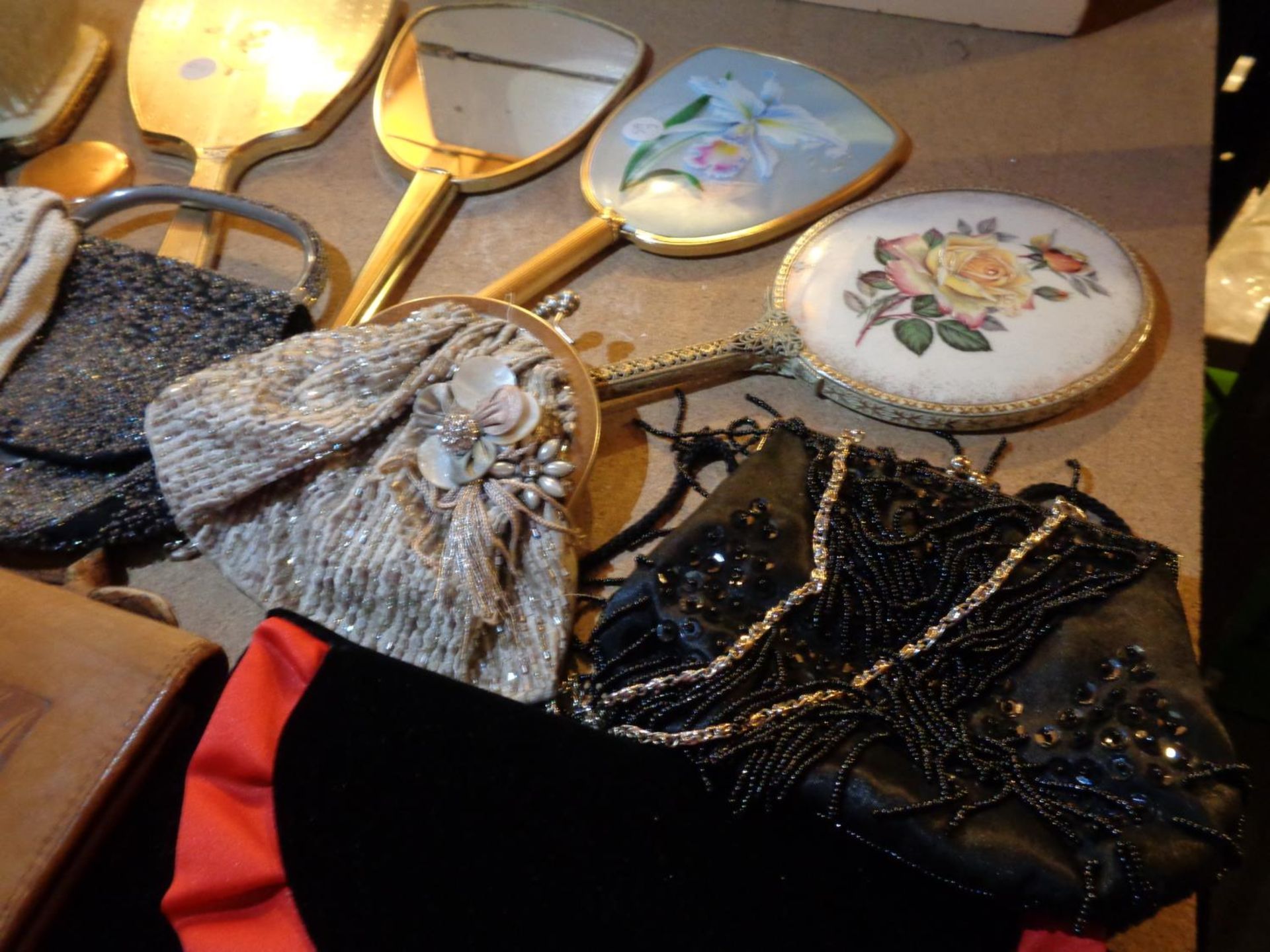 AN ASSORTMENT OF ITEMS TO INCLUDE VANITY BRUSHES, PURSES AND MIRRORS ETC - Image 2 of 3