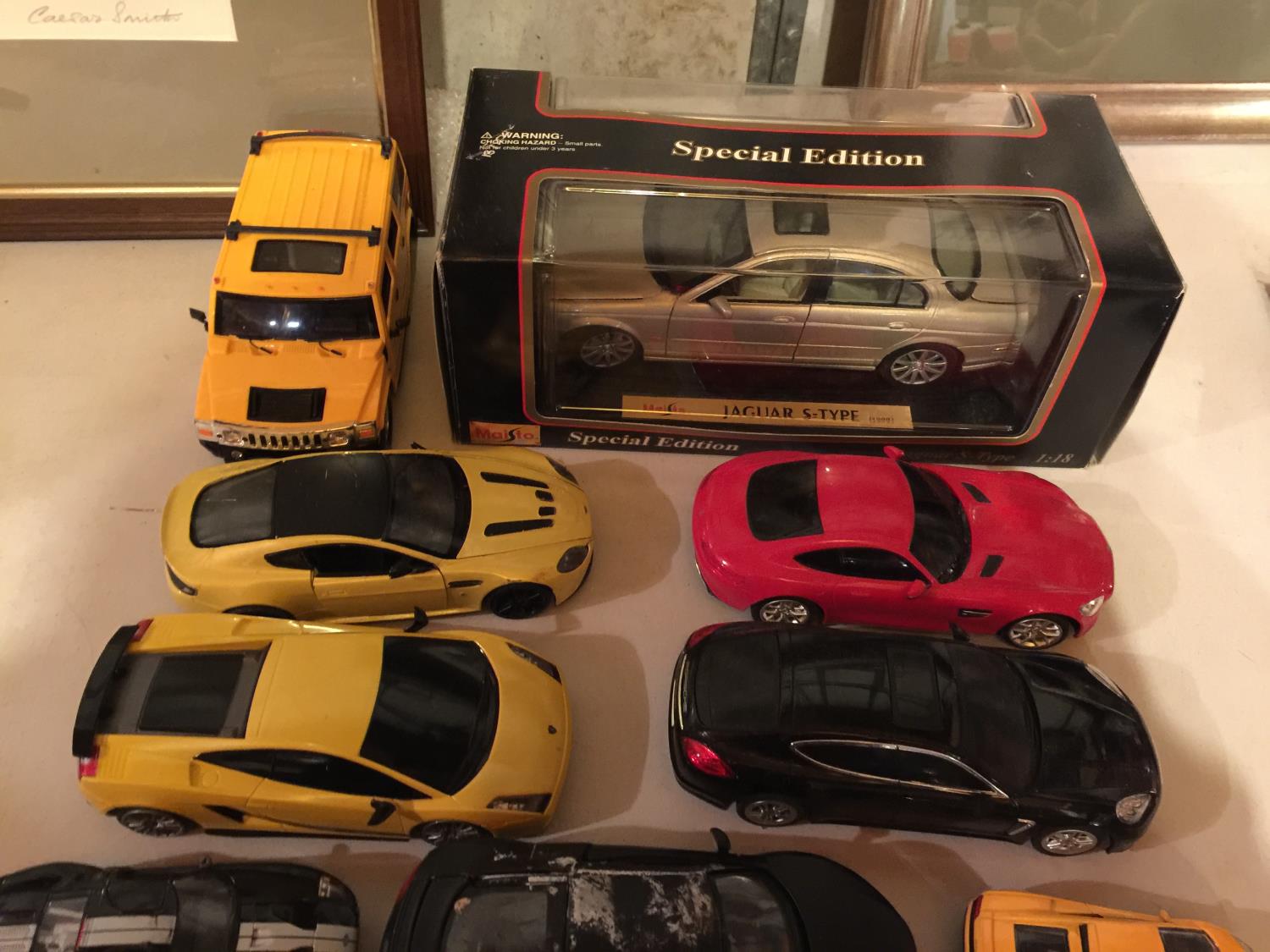 A BOXED MAISTO JAGUAR S -TYPE, ALSO DIECAST CARS TO INCLUDE, A LAMBORGHINI, ASTON MARTIN, - Bild 3 aus 3