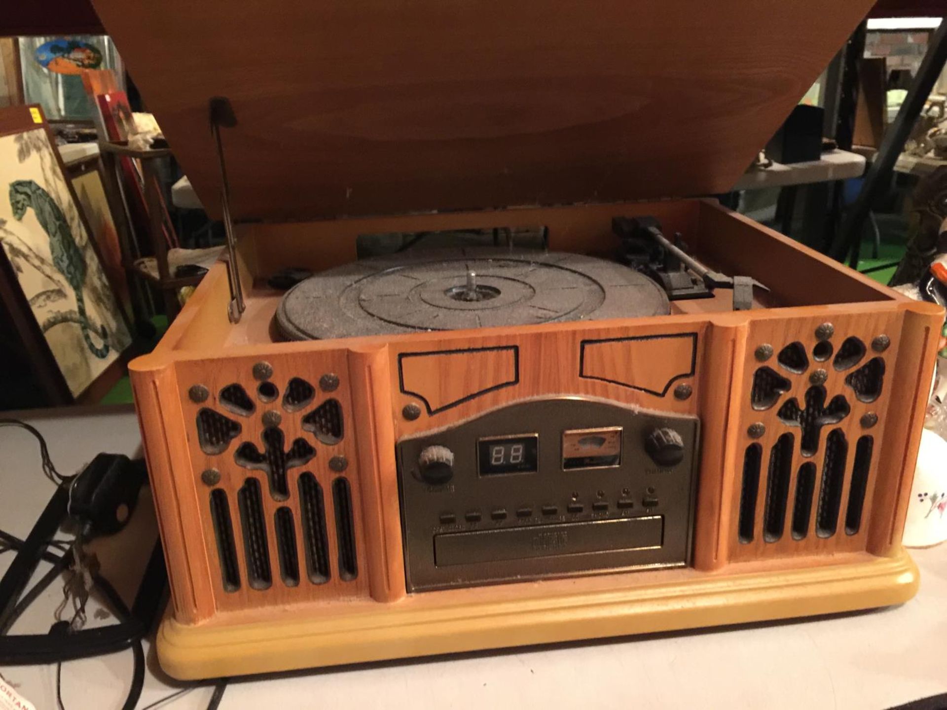 A VINTAGE STYLE MODERN CASED RECORD PLAYER INCORPORATING A CD AND A RADIO - Image 2 of 3
