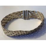 A MARKED 925 SILVER WEAVE DESIGN BRACLET