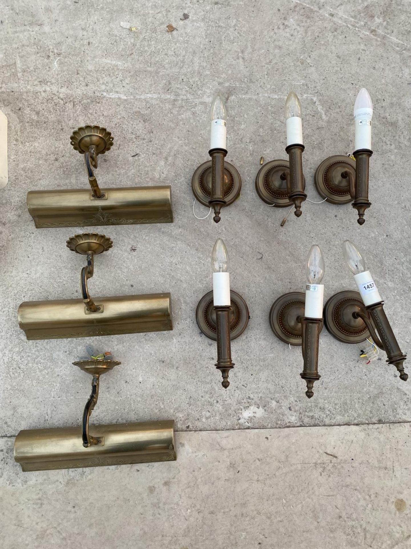 VARIOUS BRASS WALL MOUNTED LIGHT FITTINGS