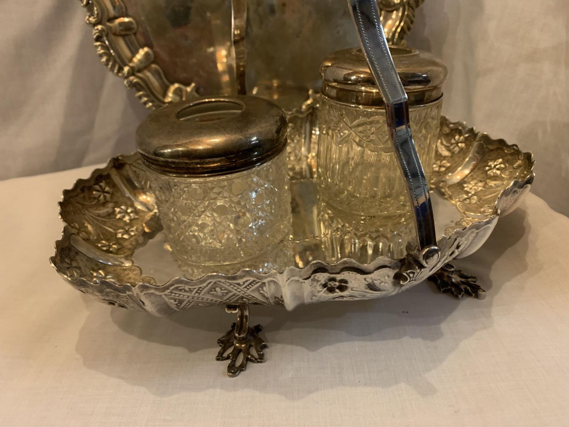 FOUR SILVER PLATE ITEMS TO INCLUDE A TRAY, BASKET AND TWO GLASS JAR WITH LIDS - Image 4 of 5