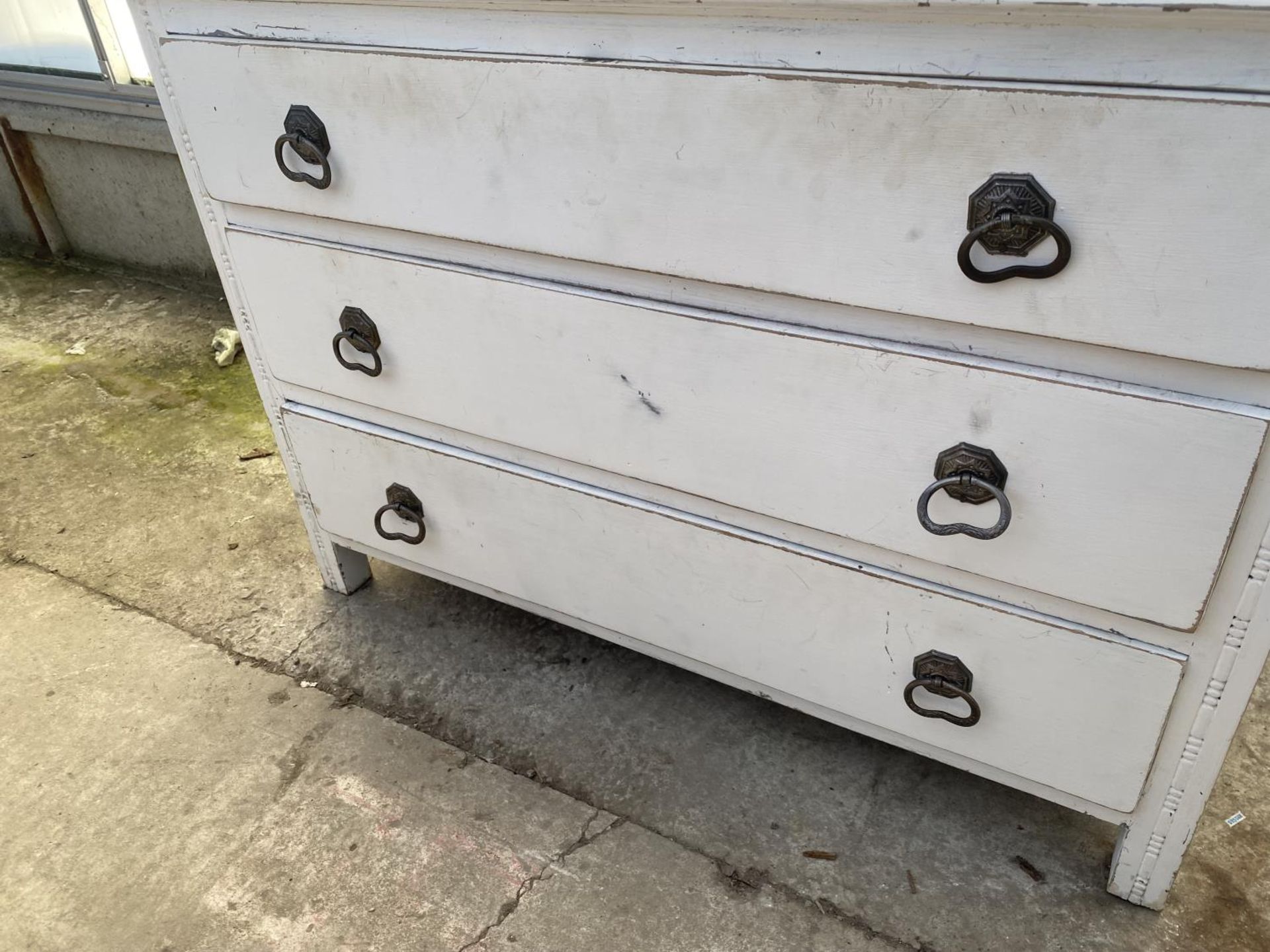 A WHITE PAINTED THREE DRAWER CHEST, 36" WIDE - Image 3 of 3