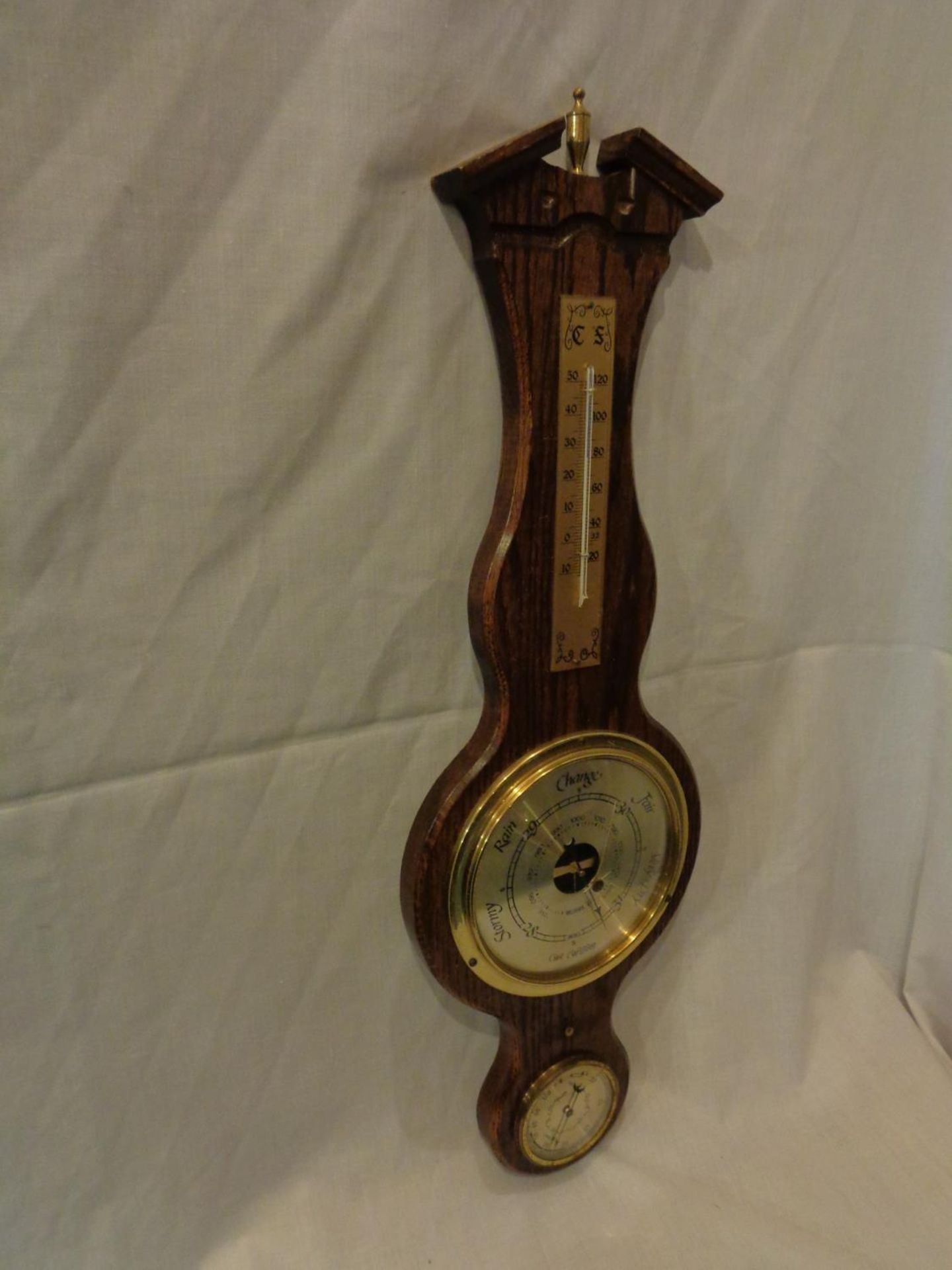 A WOODEN BAROMETER AND THERMOMETER - Image 2 of 3