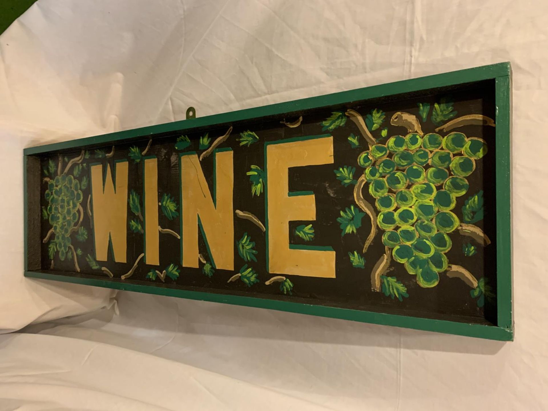 A WOODEN HAND PAINTED WINE SIGN 102CM X 30CM - Image 2 of 3