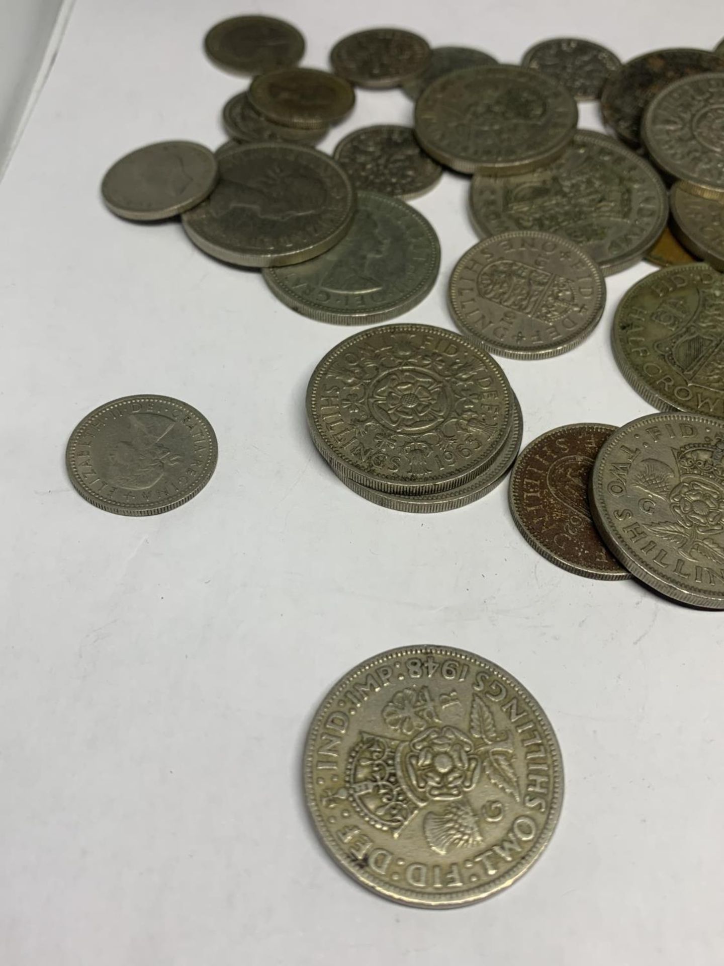 A QUANTITY OF PRE DECIMAL COINS TO INCLUDE CROWNS, HALF CROWNS, SHILLINGS SIXPENCE ETC - Image 2 of 6