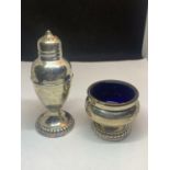 A MARKED STERLING SILVER CRUET SET TO INCLUDE A SALT WITH BLUE GLASS LINER AND A PEPPER POT GROSS