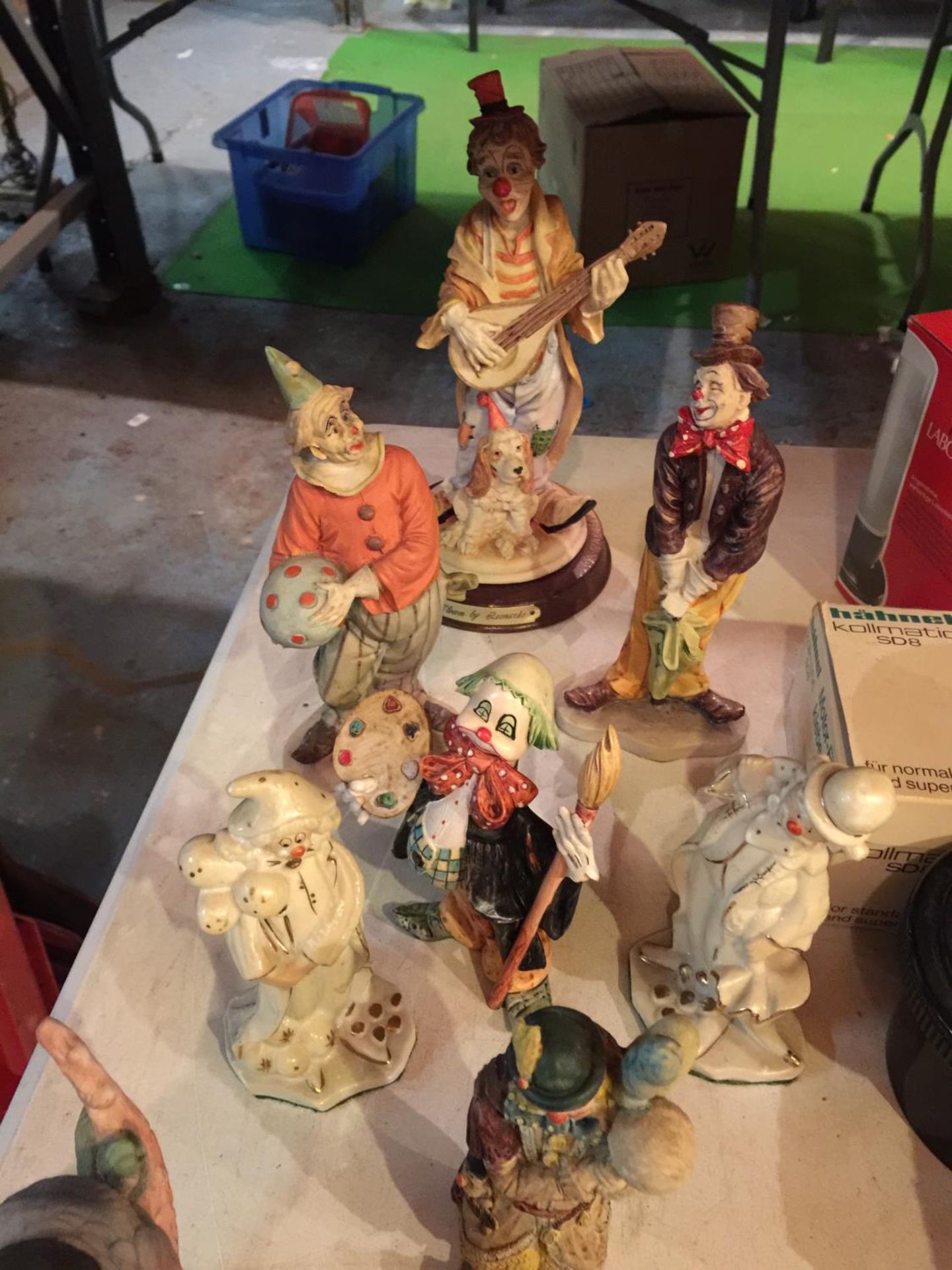 SEVEN CERAMIC FIGURES OF CLOWNS AND TWO BIRDS - Image 3 of 3