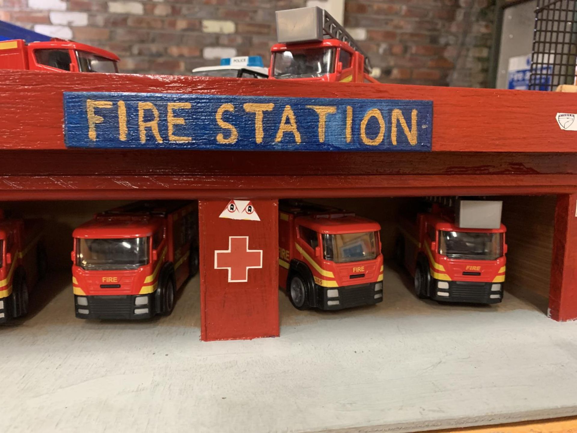 A WOODEN FIRE STATION WITH NINE VEHICLES - Image 2 of 5