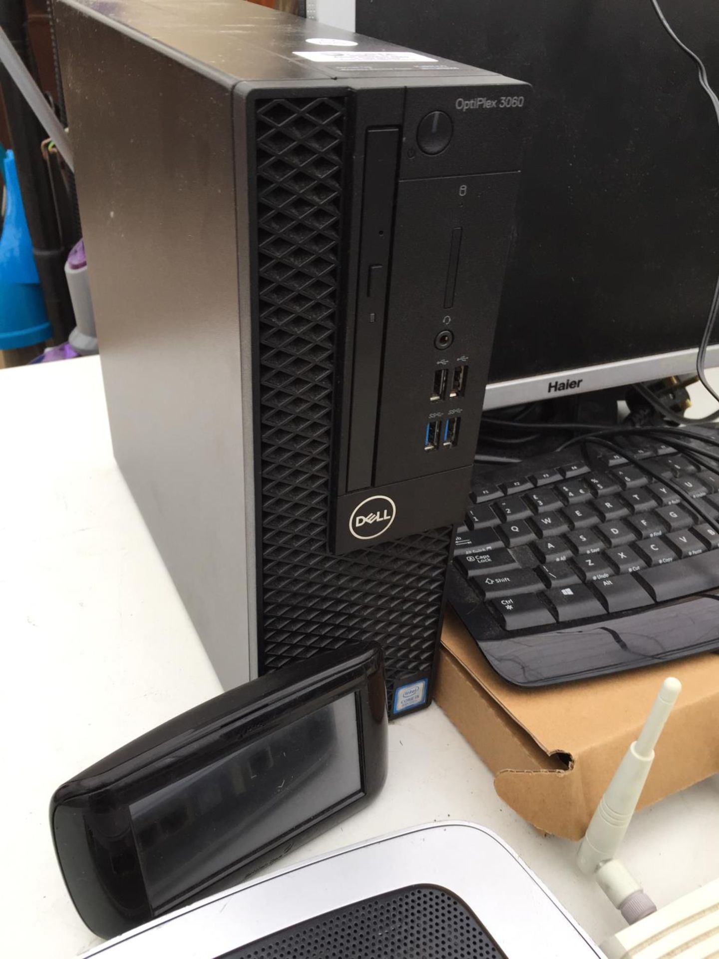 AN ASSORTMENT OF ITEMS TO INCLUDE A MONITOR, A DELL TOWER AND A KEYBOARD ETC - Image 3 of 4