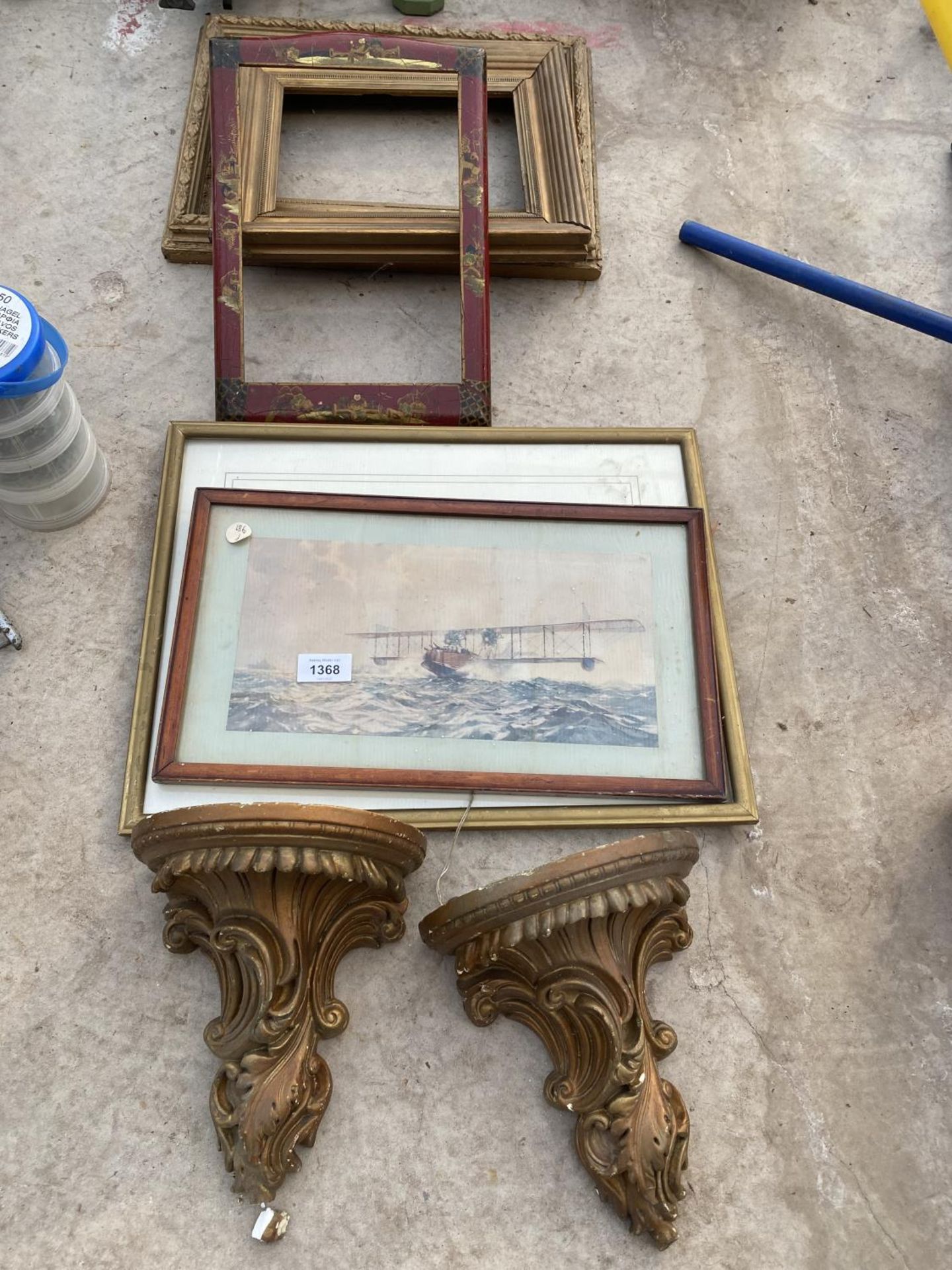 THREE EMPTY PICTURE FRAMES, TWO FRAMED PRINTS AND A PAIR OF WALL HANGINGS