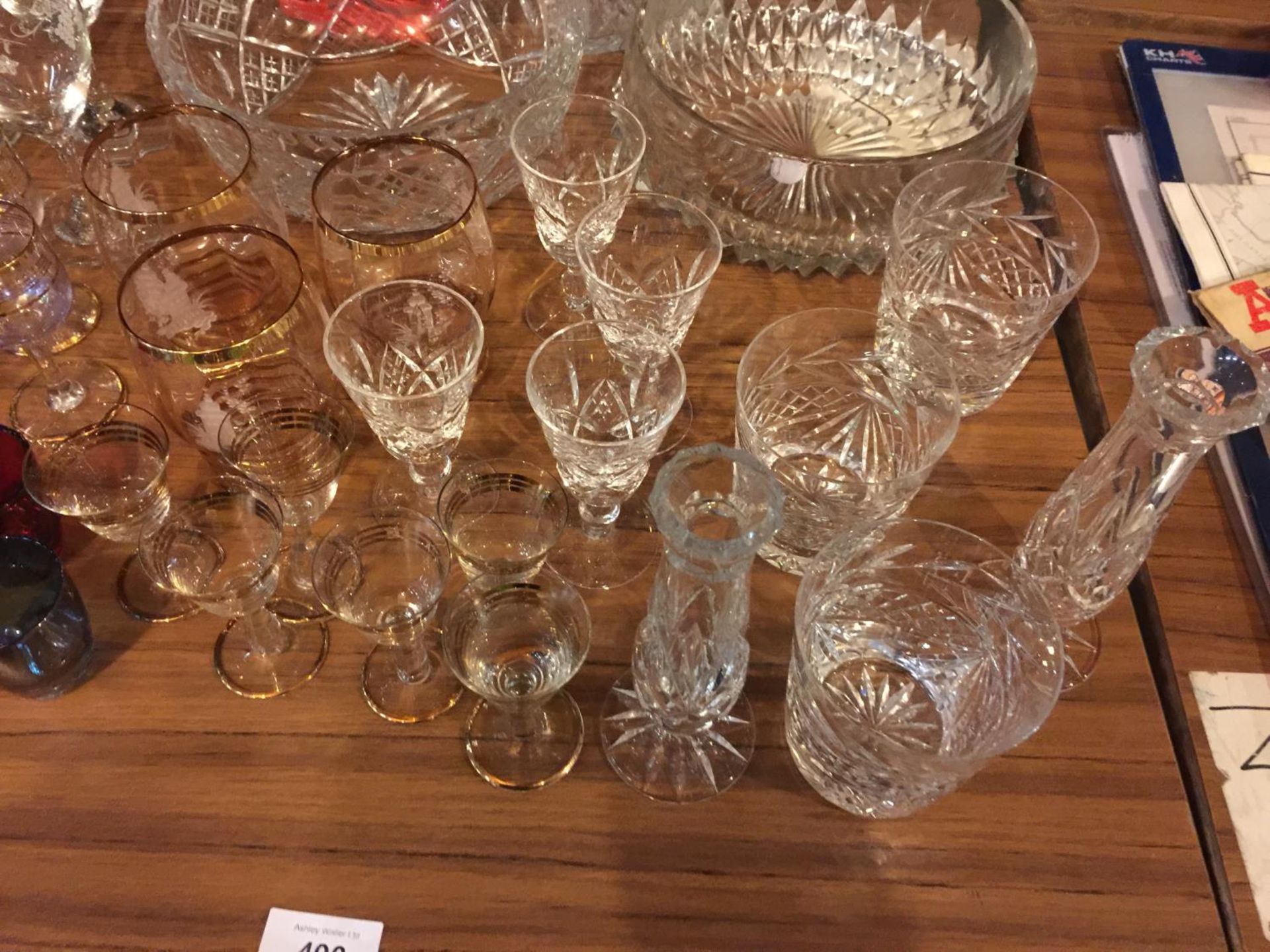 A QUANTITY OF GLASSES TO INCLUDE WINE, SHERRY, LIQUOR, BOWLS, DECANTER, ETC - Image 3 of 4