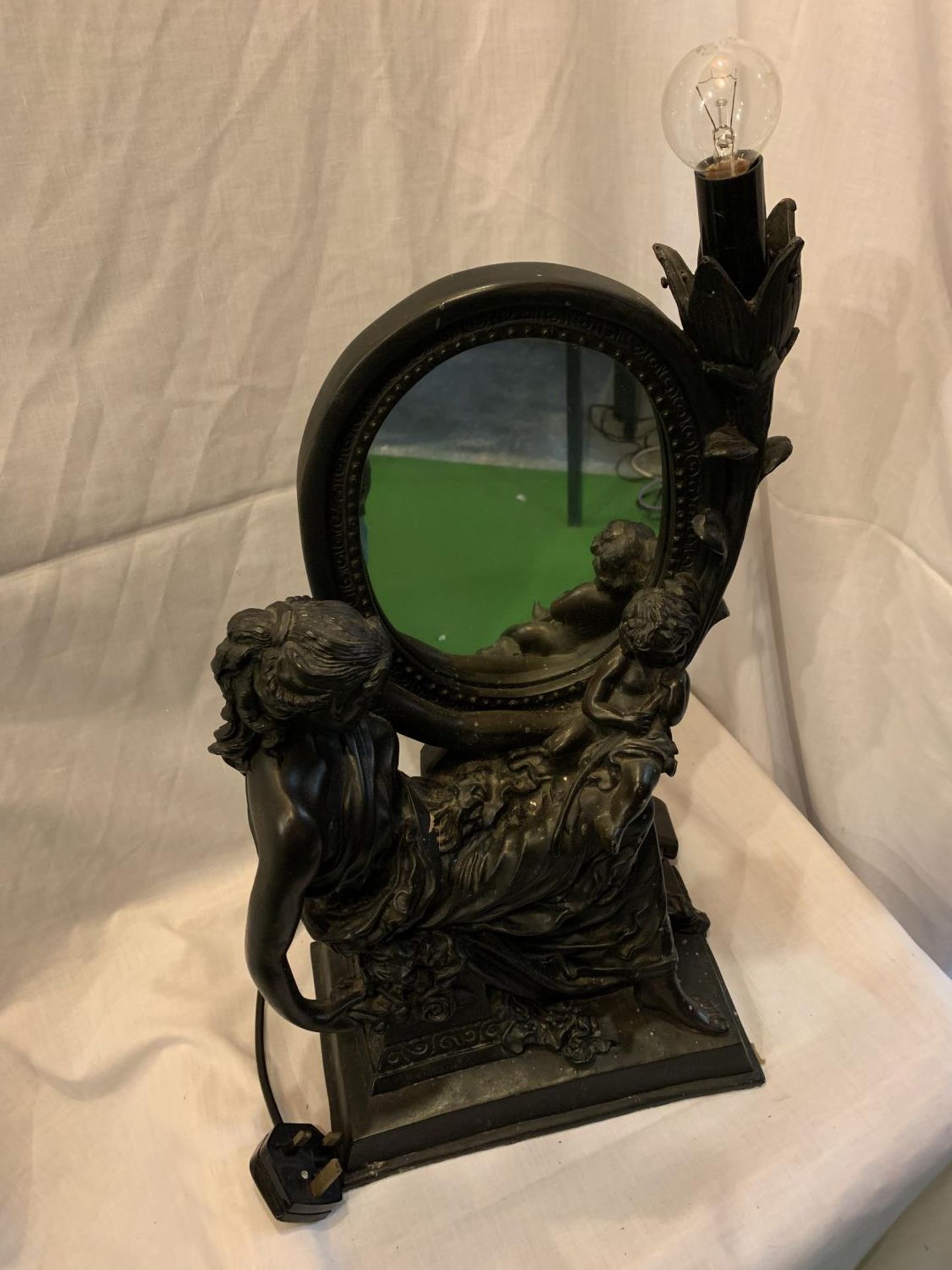 A DECORATIVE RESIN LAMP WITH MIRROR DEPICTING A MOTHER AND CHILD - Image 3 of 3