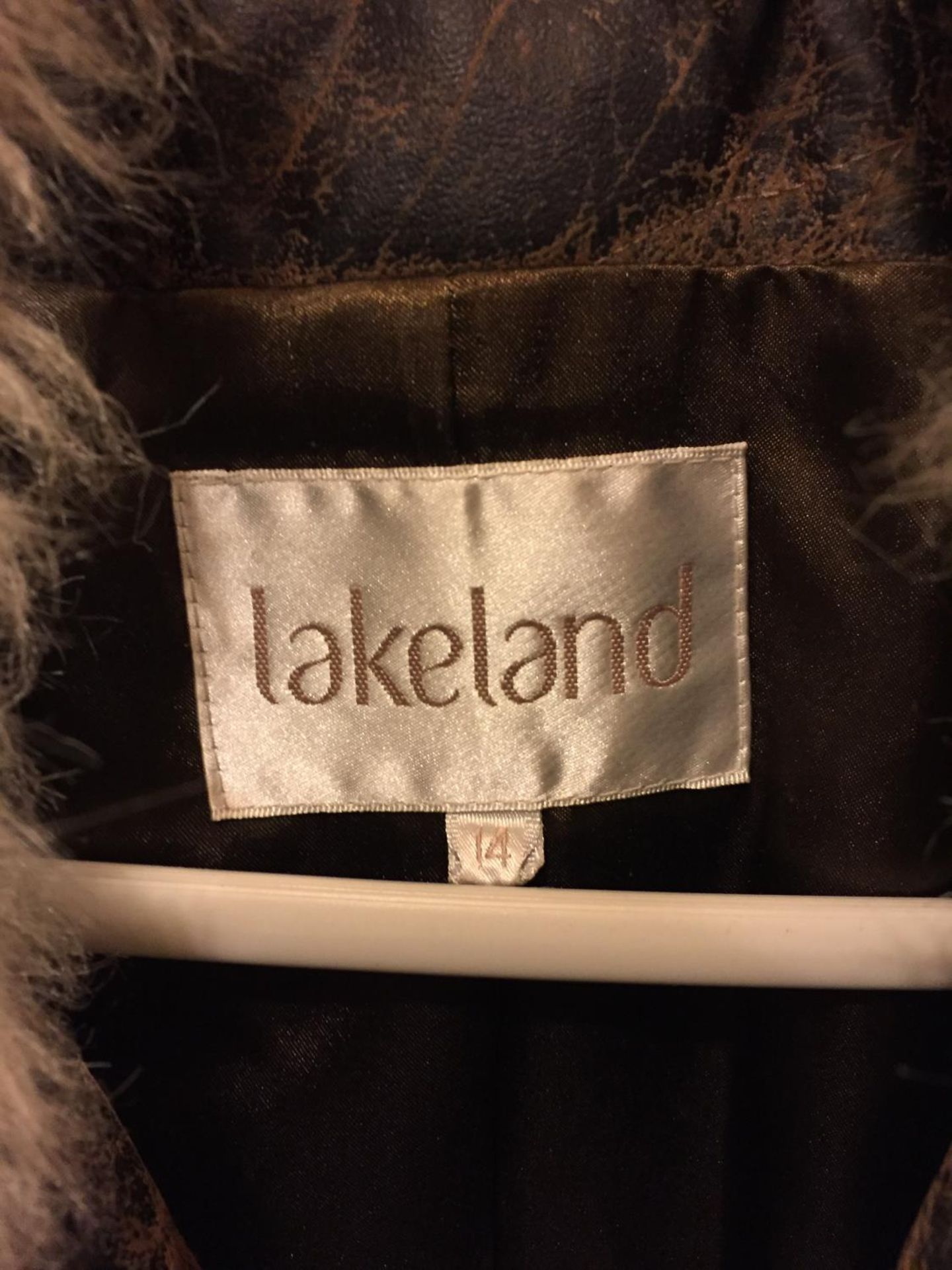 A LADIES LAKELAND COAT SIZE 14 AND A WAREHOUSE FAUX FUR GILET IN A SIZE 16 - Image 5 of 5