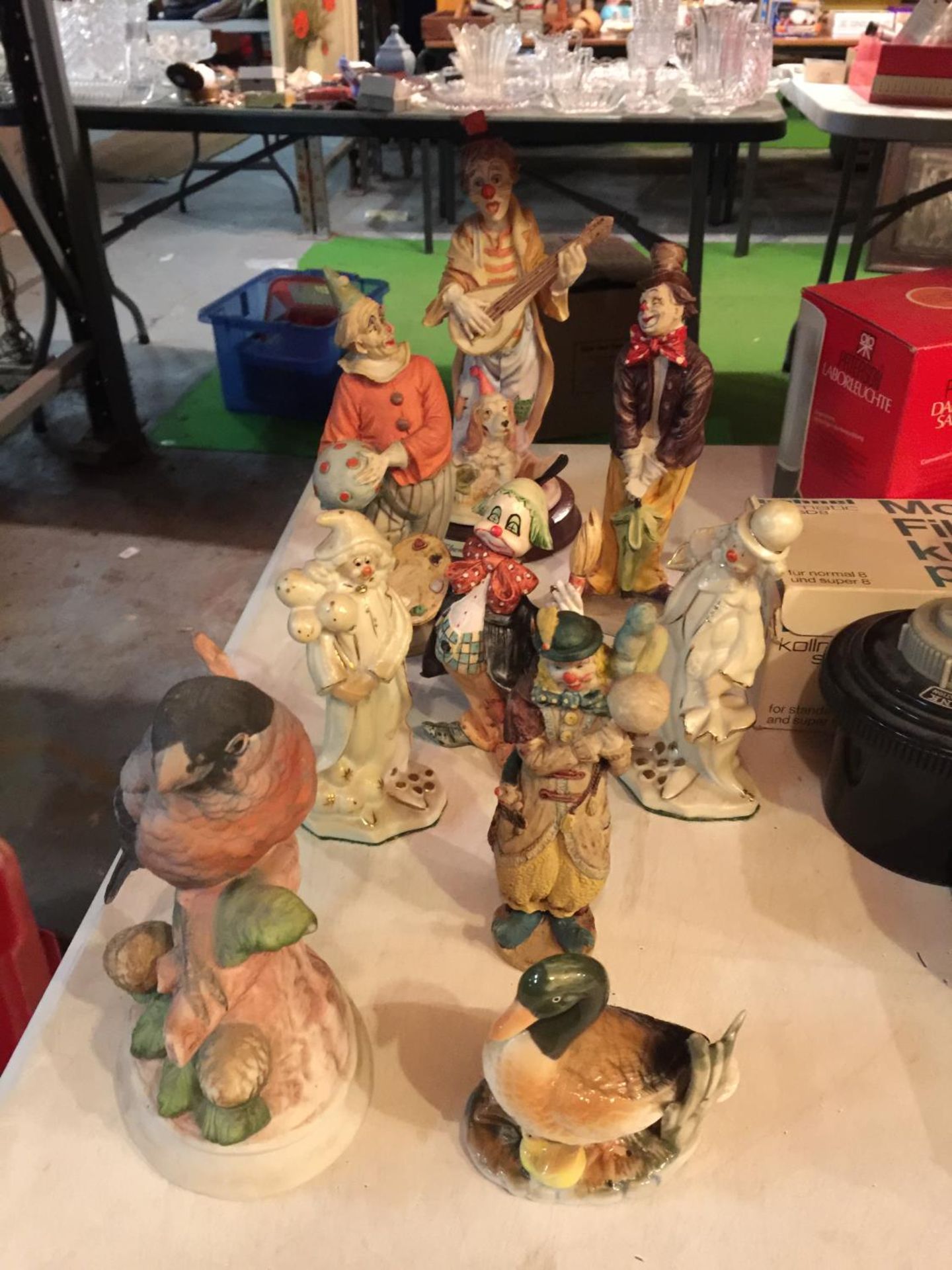 SEVEN CERAMIC FIGURES OF CLOWNS AND TWO BIRDS - Image 2 of 3