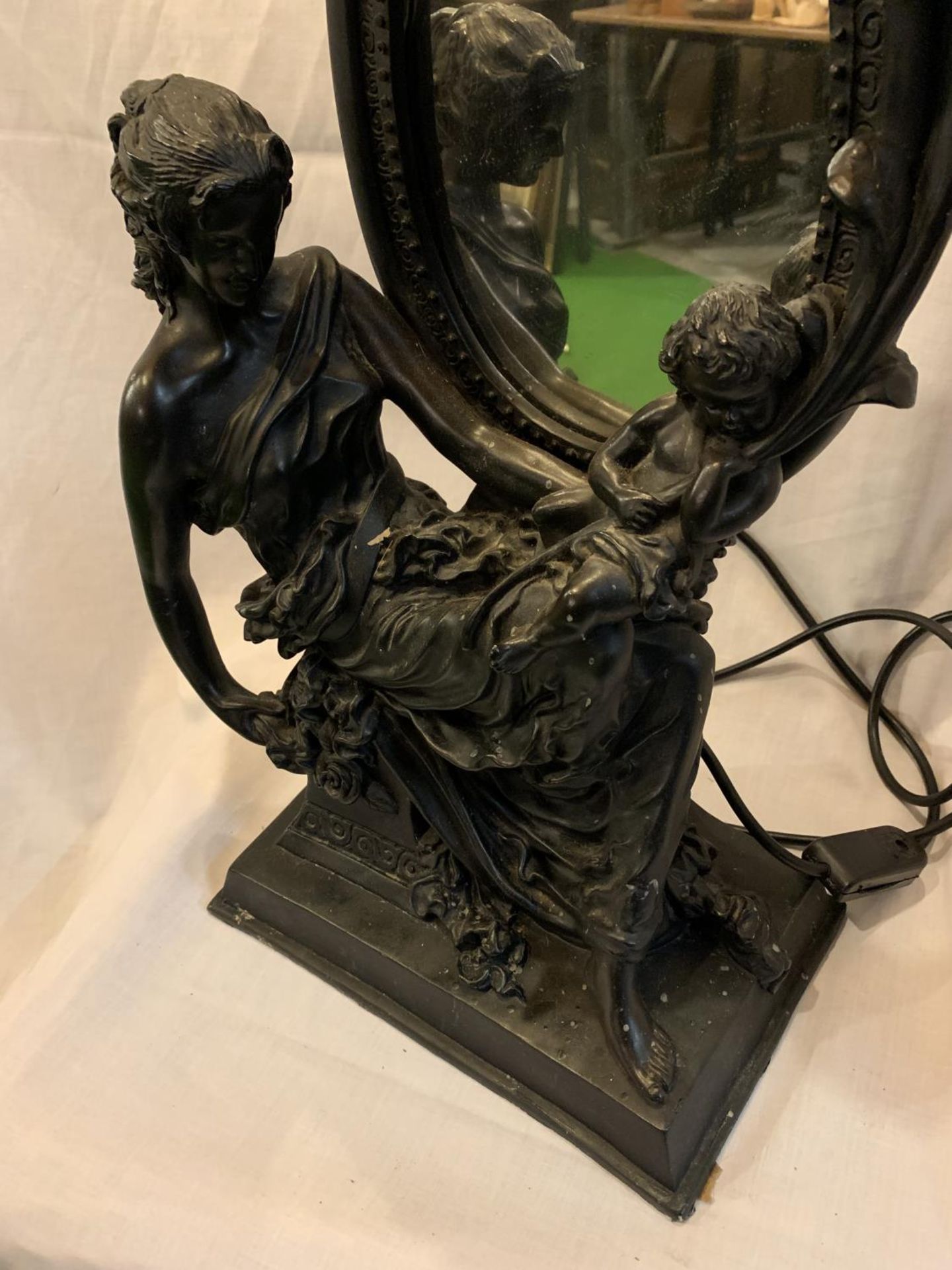 A DECORATIVE RESIN LAMP WITH MIRROR DEPICTING A MOTHER AND CHILD - Image 2 of 3