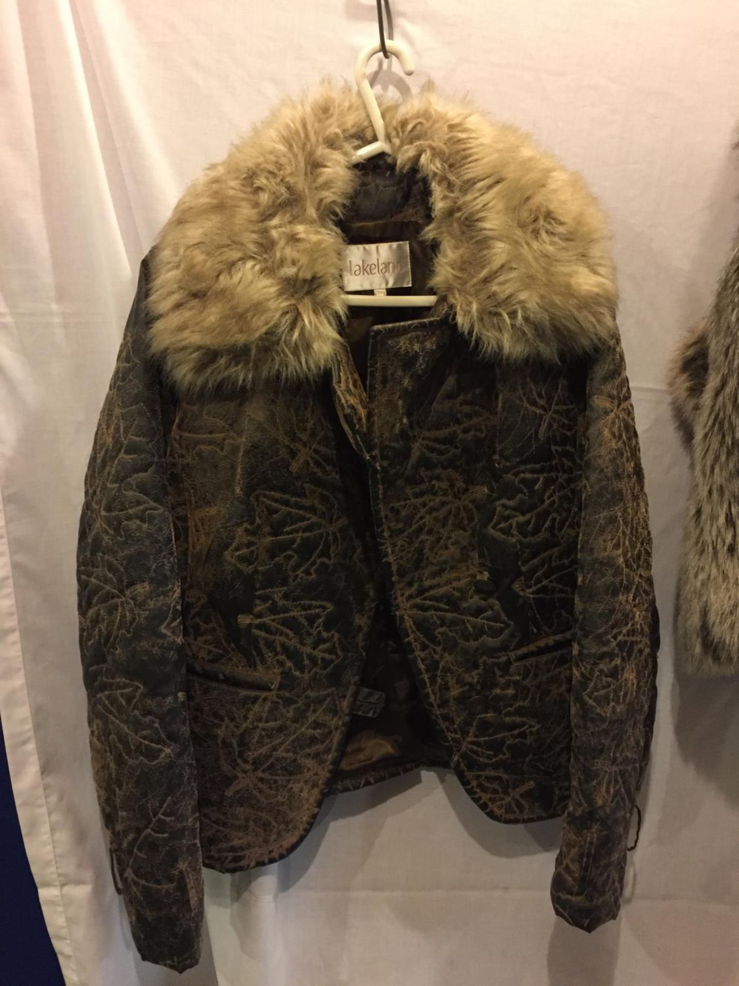 A LADIES LAKELAND COAT SIZE 14 AND A WAREHOUSE FAUX FUR GILET IN A SIZE 16 - Image 4 of 5