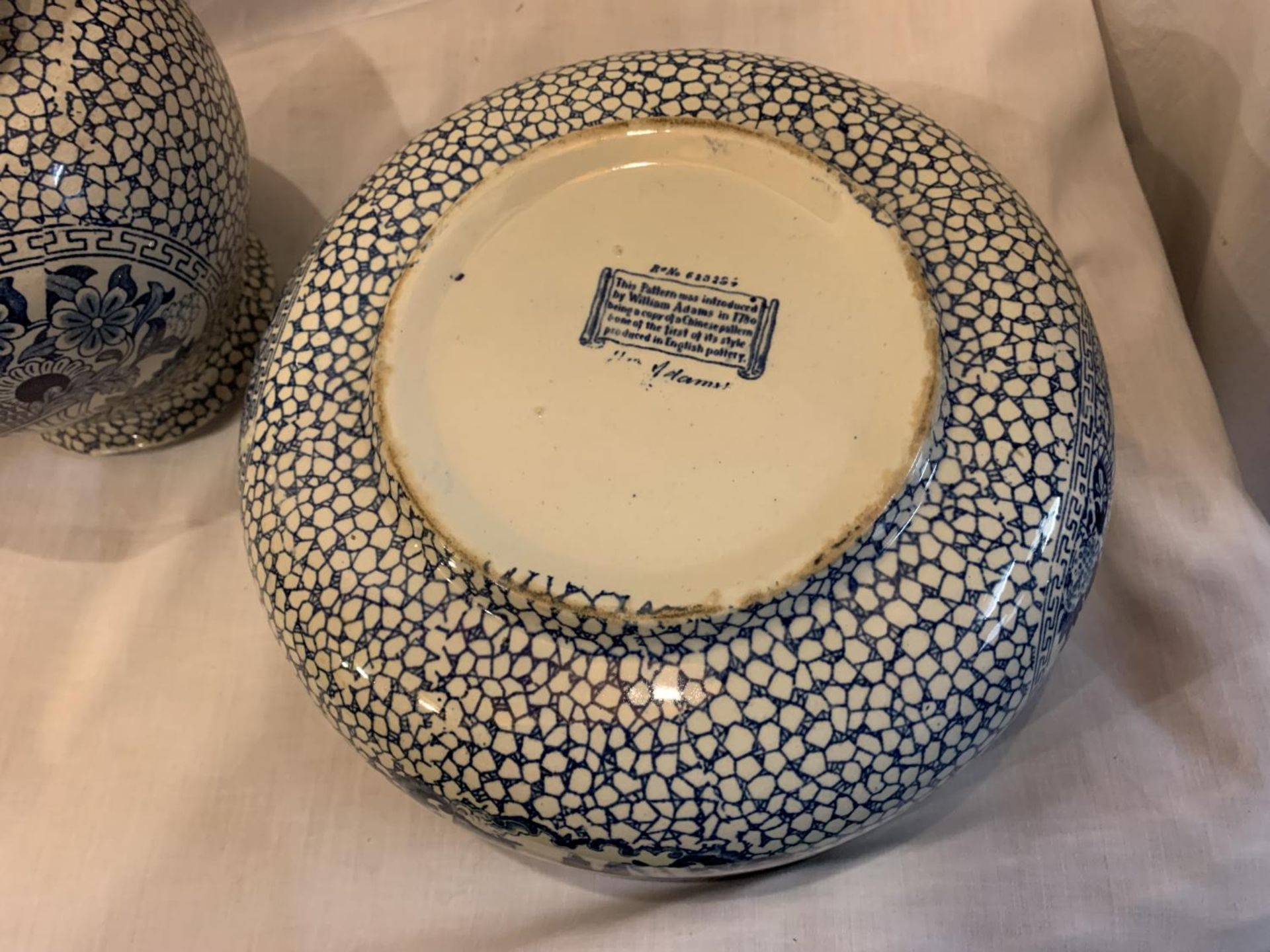 TWO WILLIAM ADAMS ITEMS TO INCLUDE A BOWL AND LIDDED GINGER JAR WITH THE BLUE AND WHITE ORIENTAL - Image 4 of 7